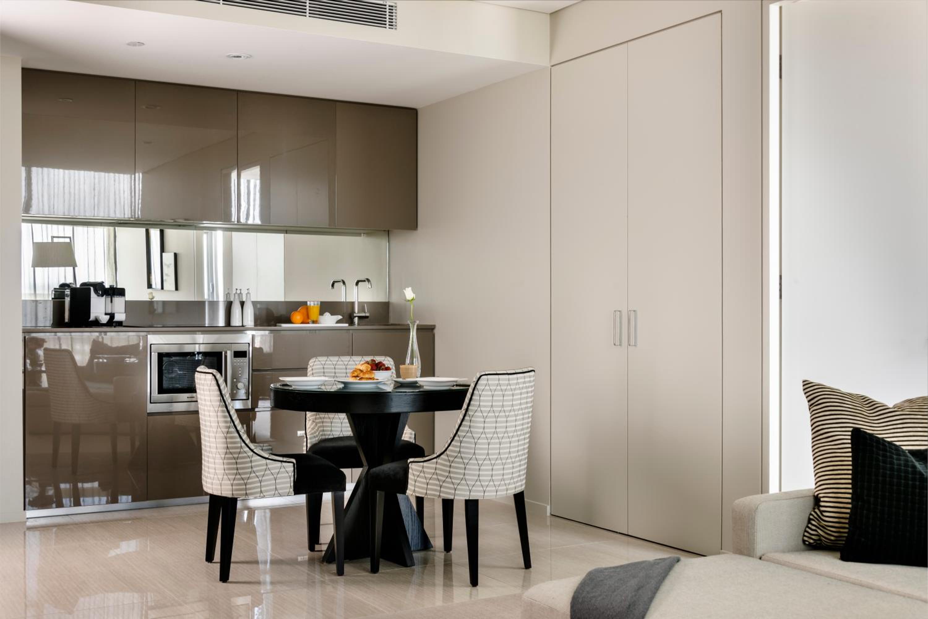 Executive One-Bedroom Apartment photo 2