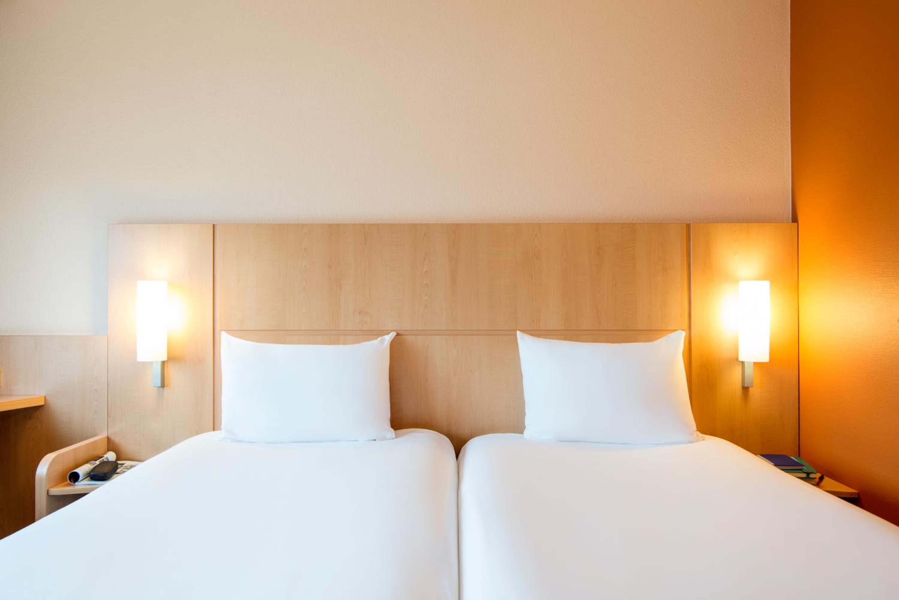 Twin Room - Photo 5