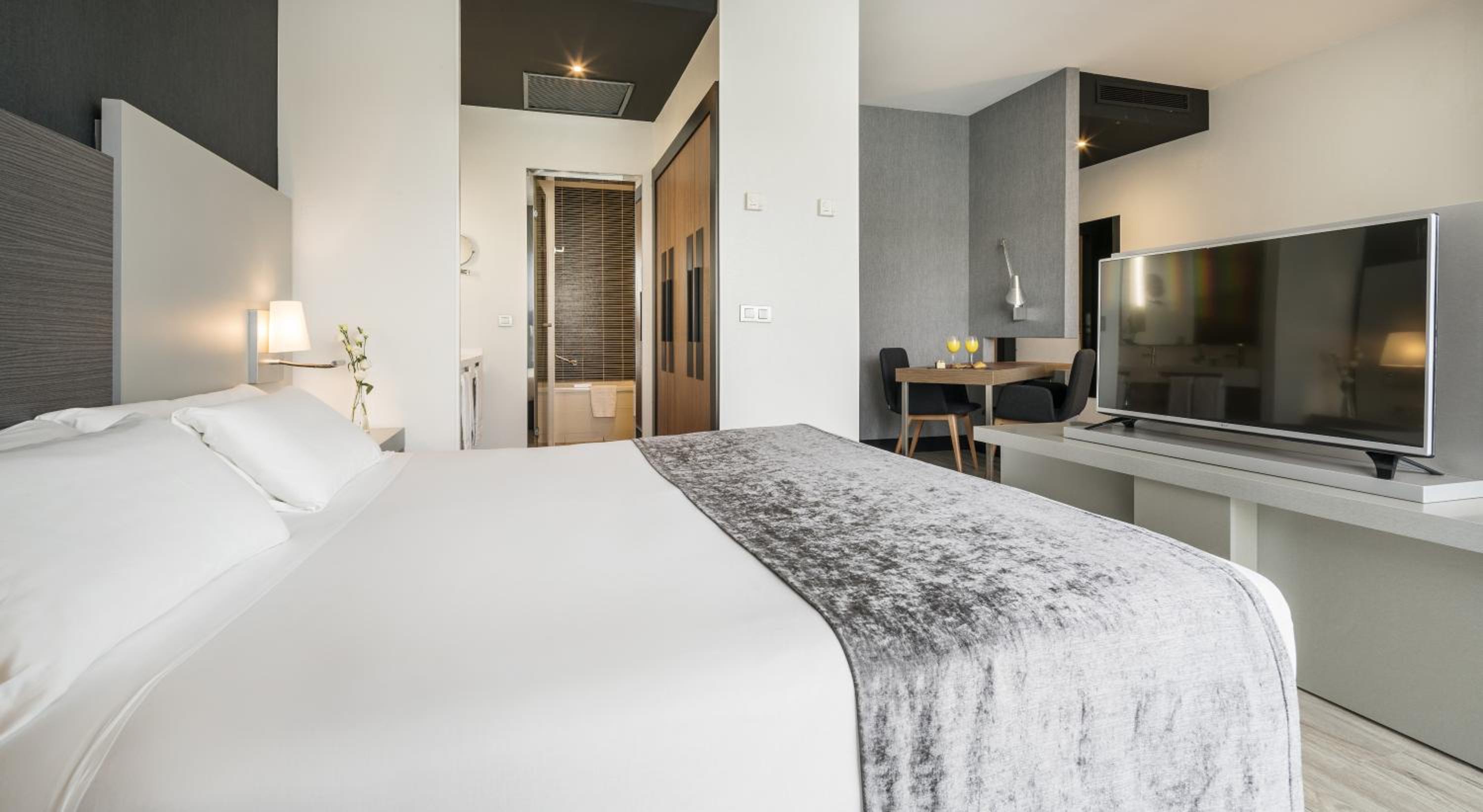 Superior Double or Twin Room - Photo 1