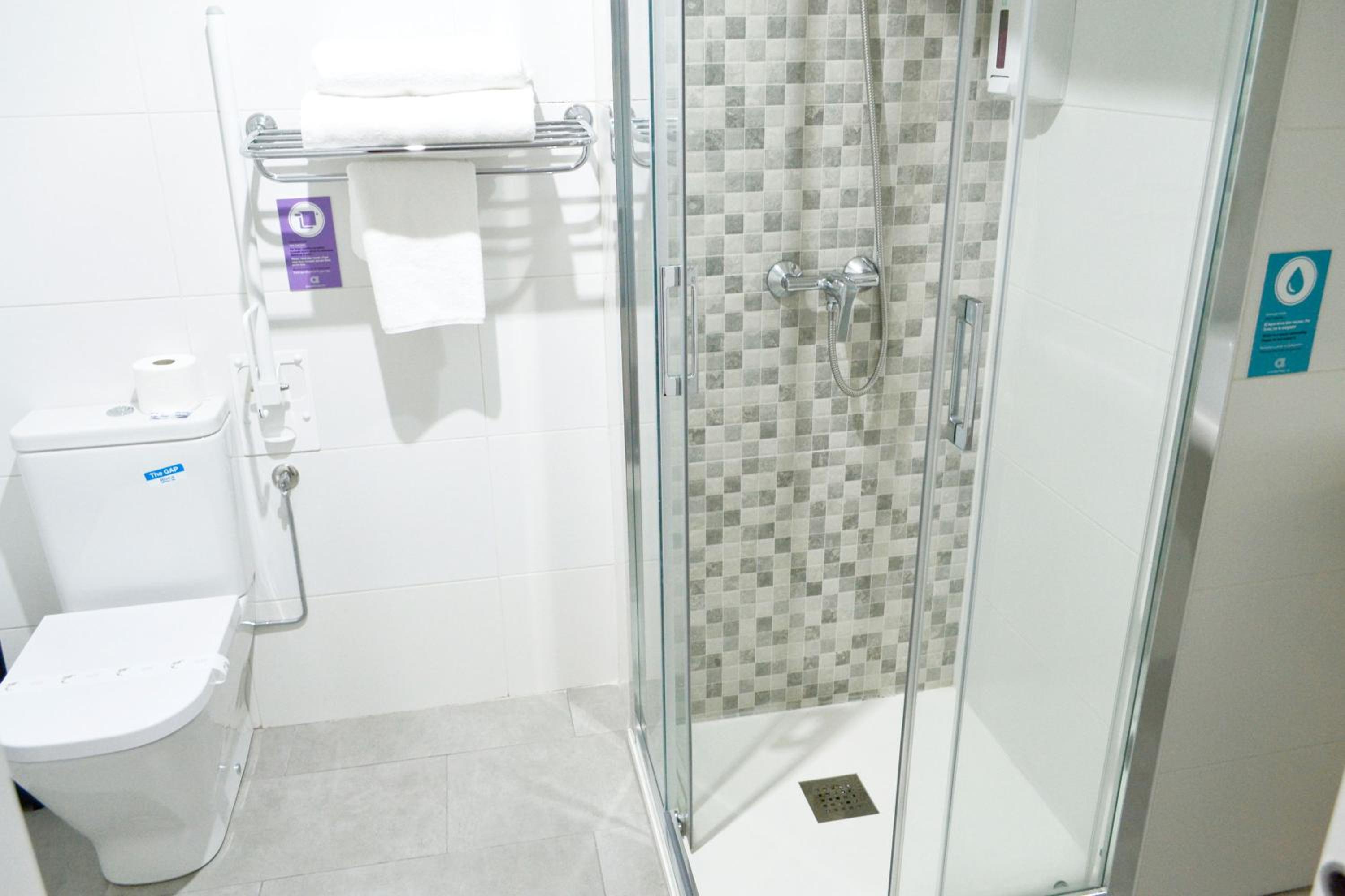 Premium Double or Twin Room - Photo 4