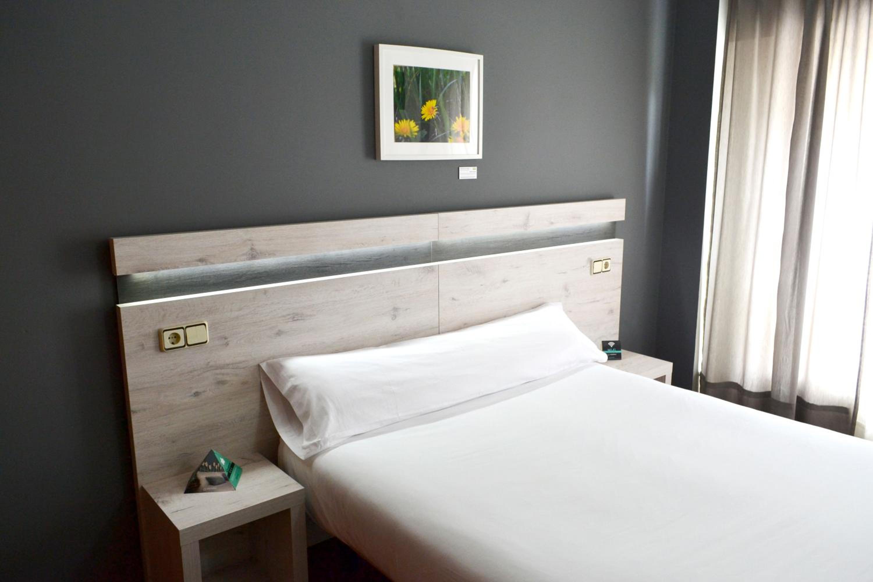 Economy Double or Twin Room - Photo 8
