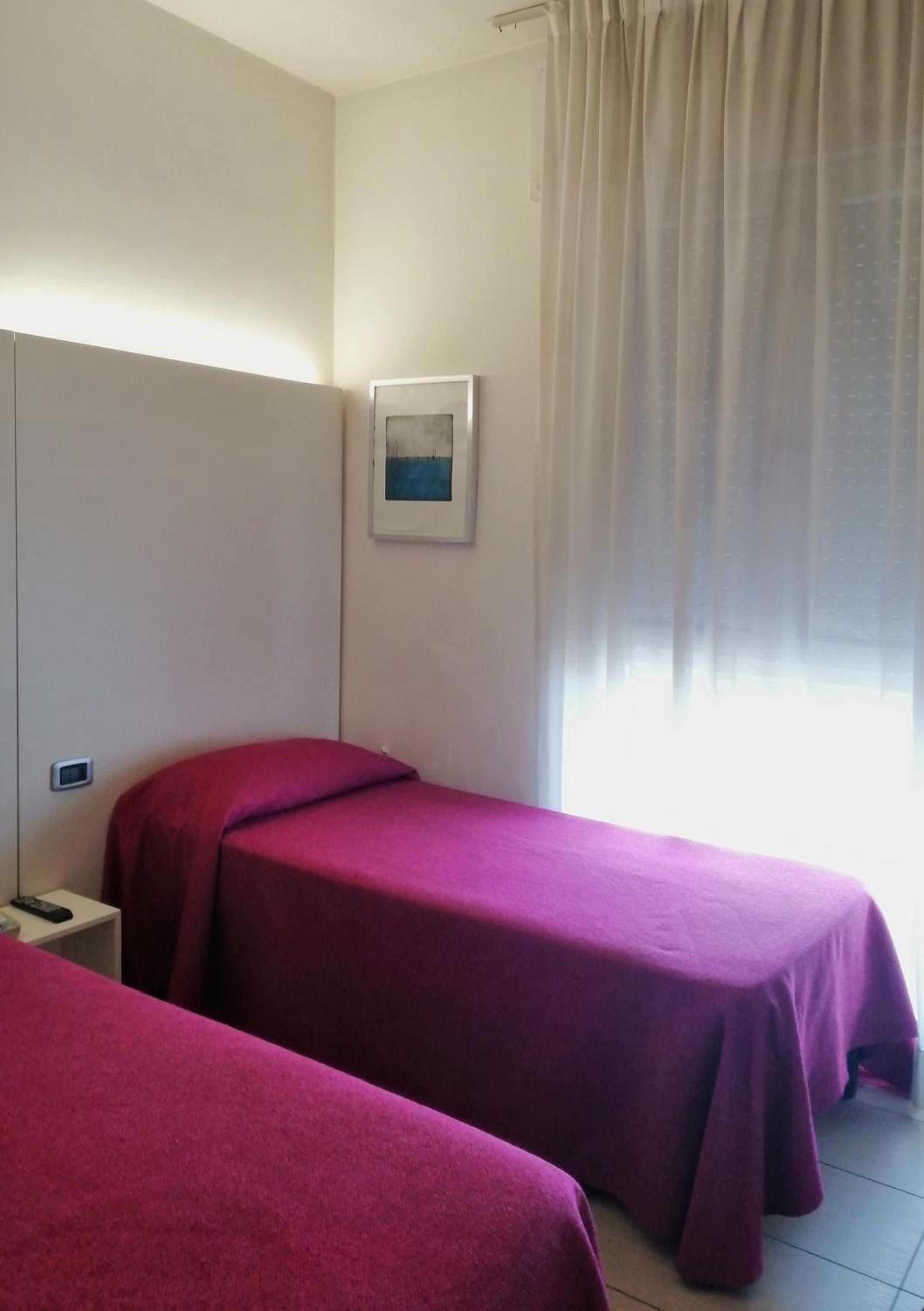 Budget Twin Room photo 3