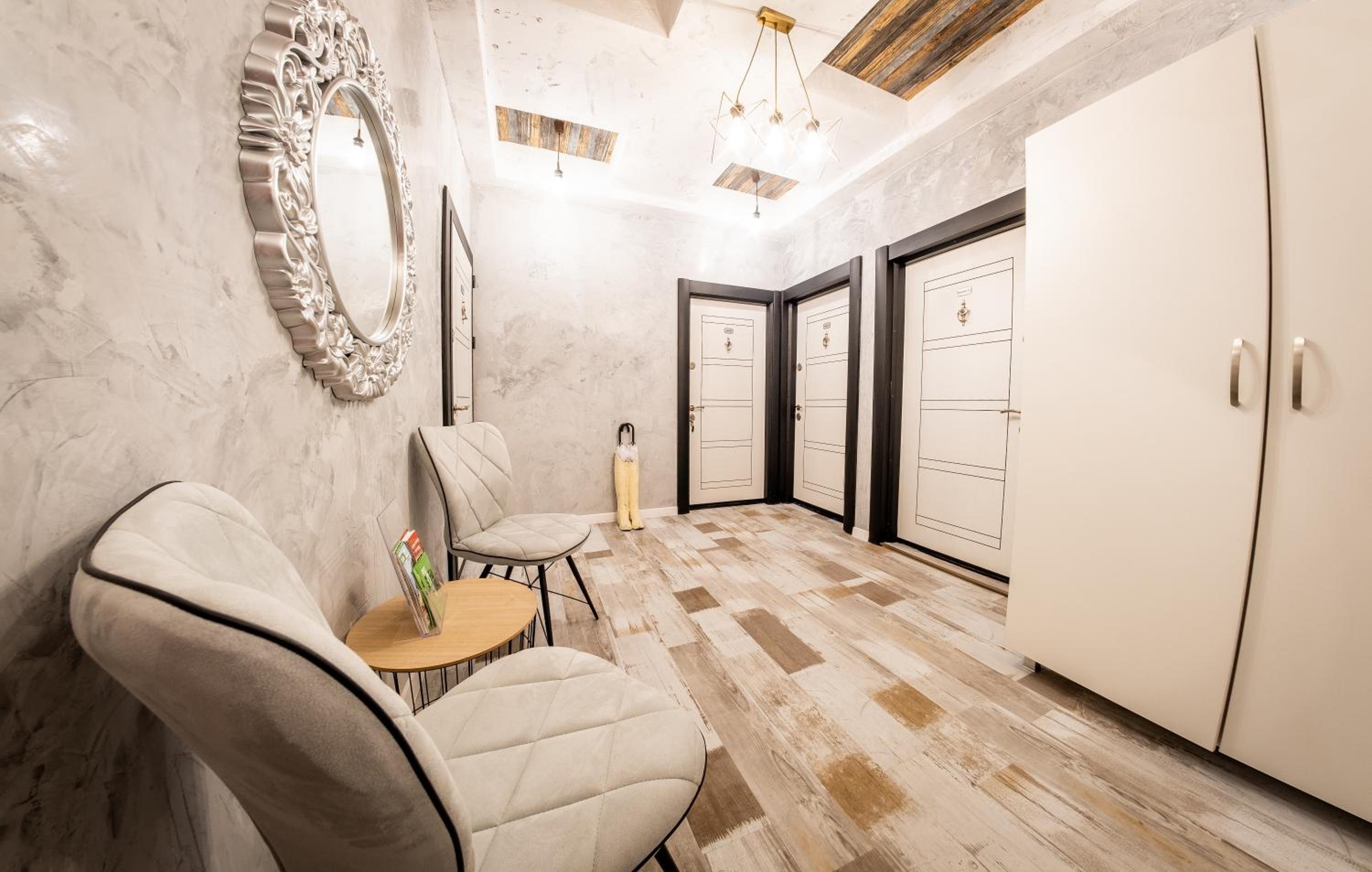 One-Bedroom Apartment - No Window - Photo 4