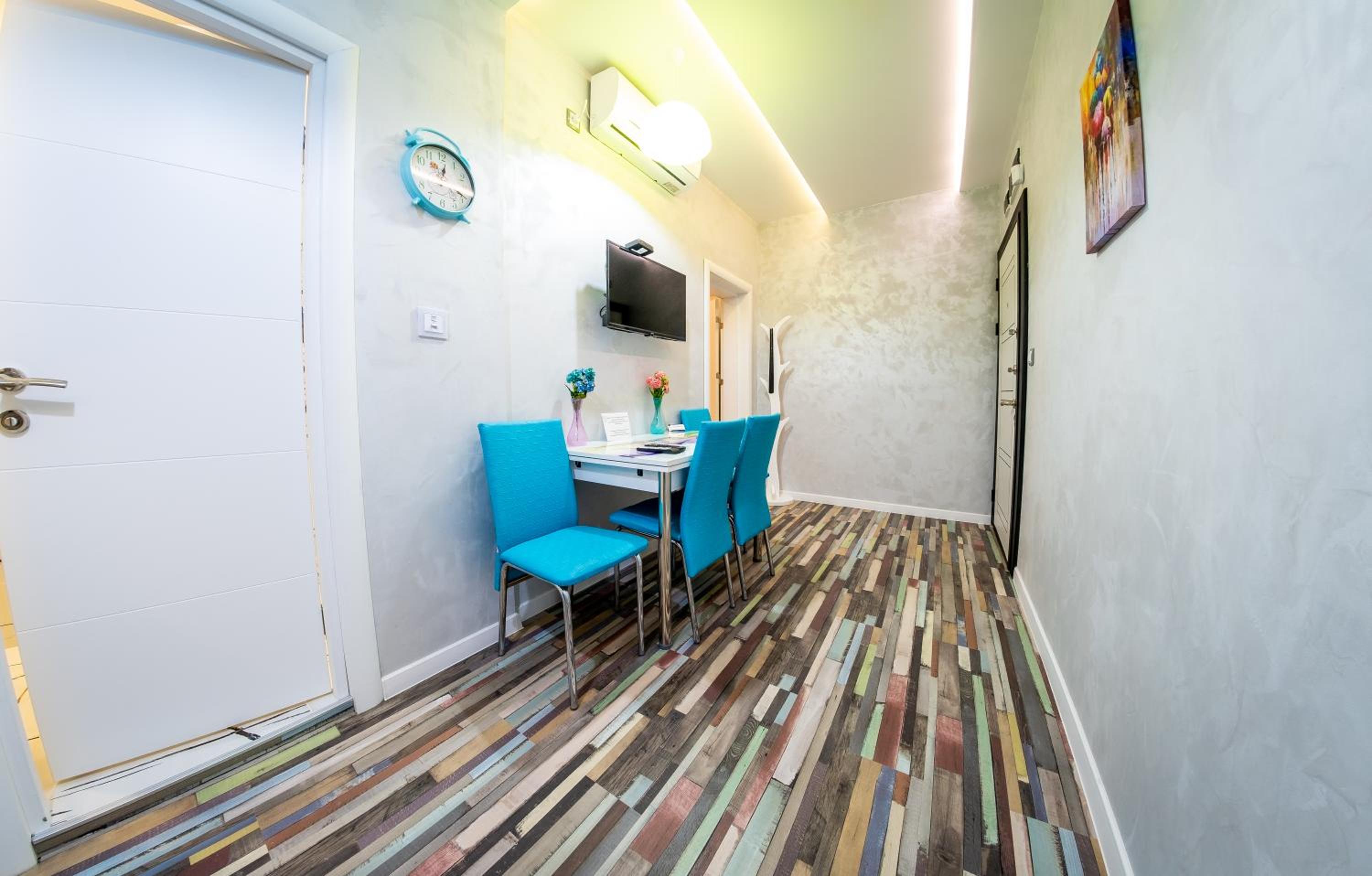 One-Bedroom Apartment - No Window - Photo 11