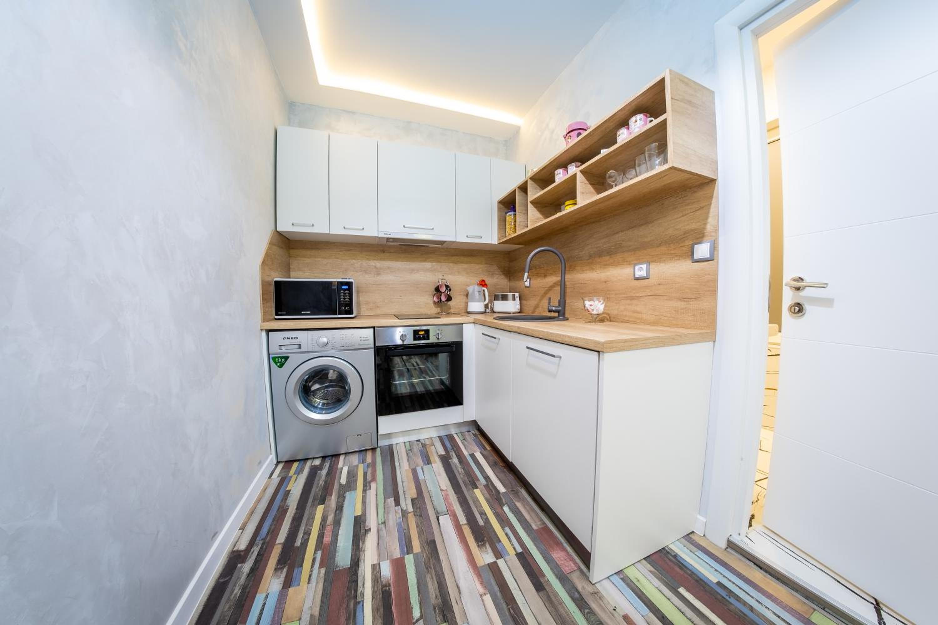One-Bedroom Apartment - No Window - Photo 14