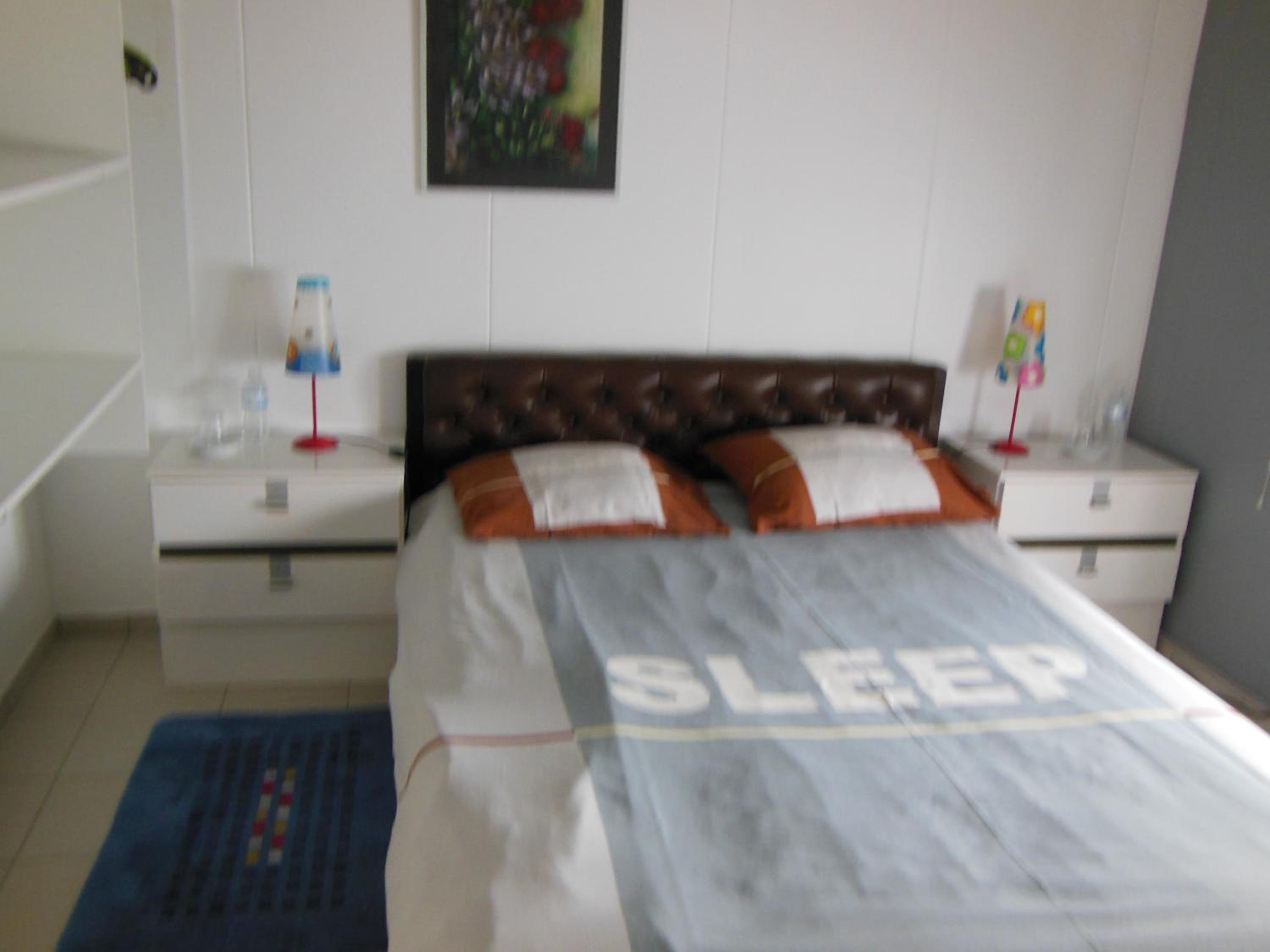 Five-Bedroom House photo 1