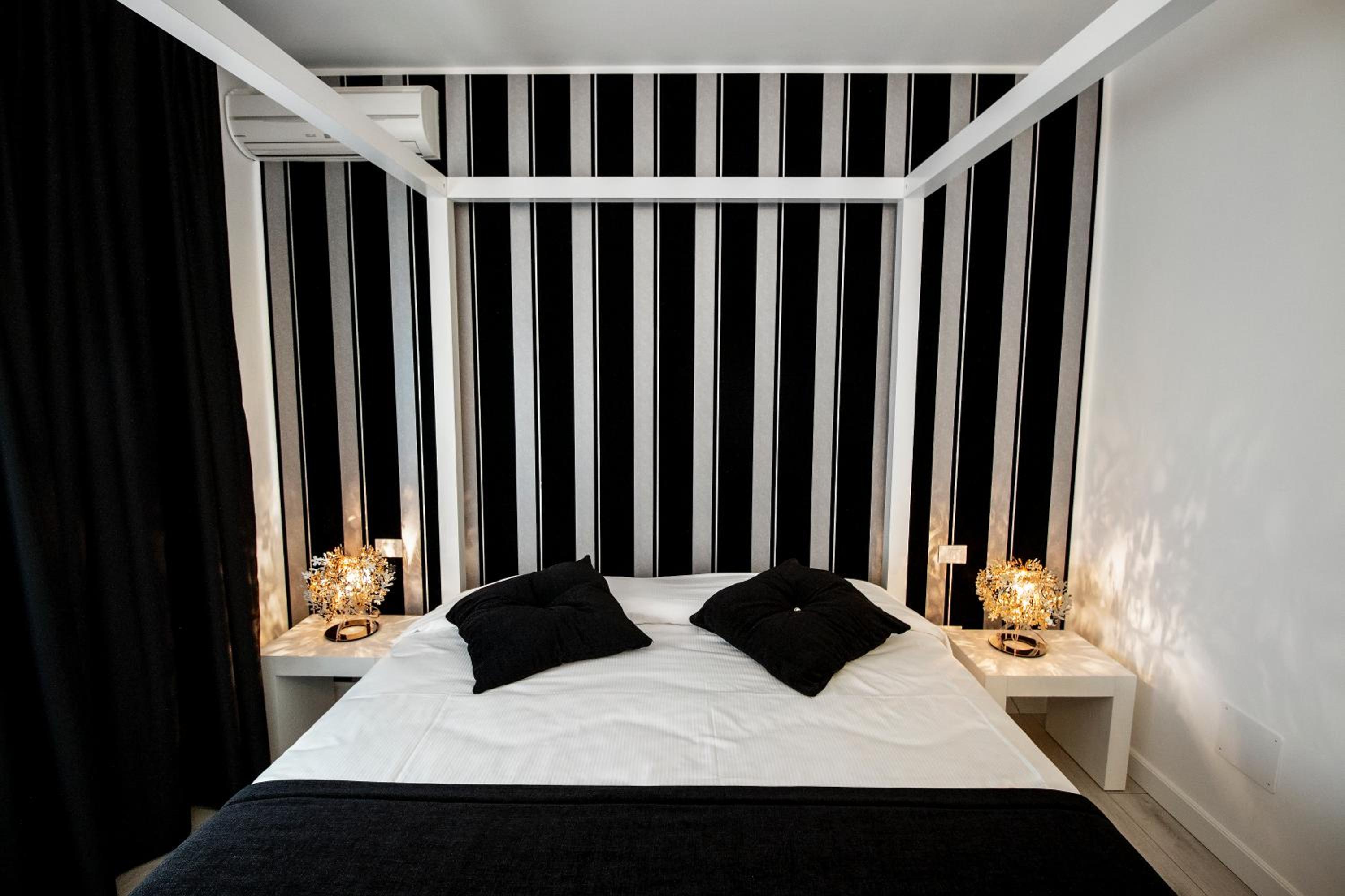 Superior Double Room - Photo 11