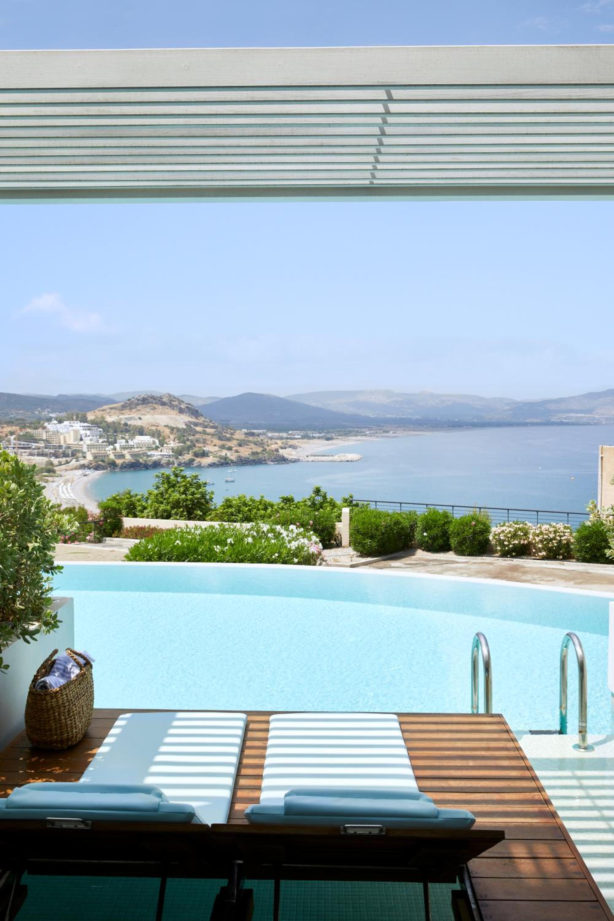 Deluxe Pool Front Sea View photo 2