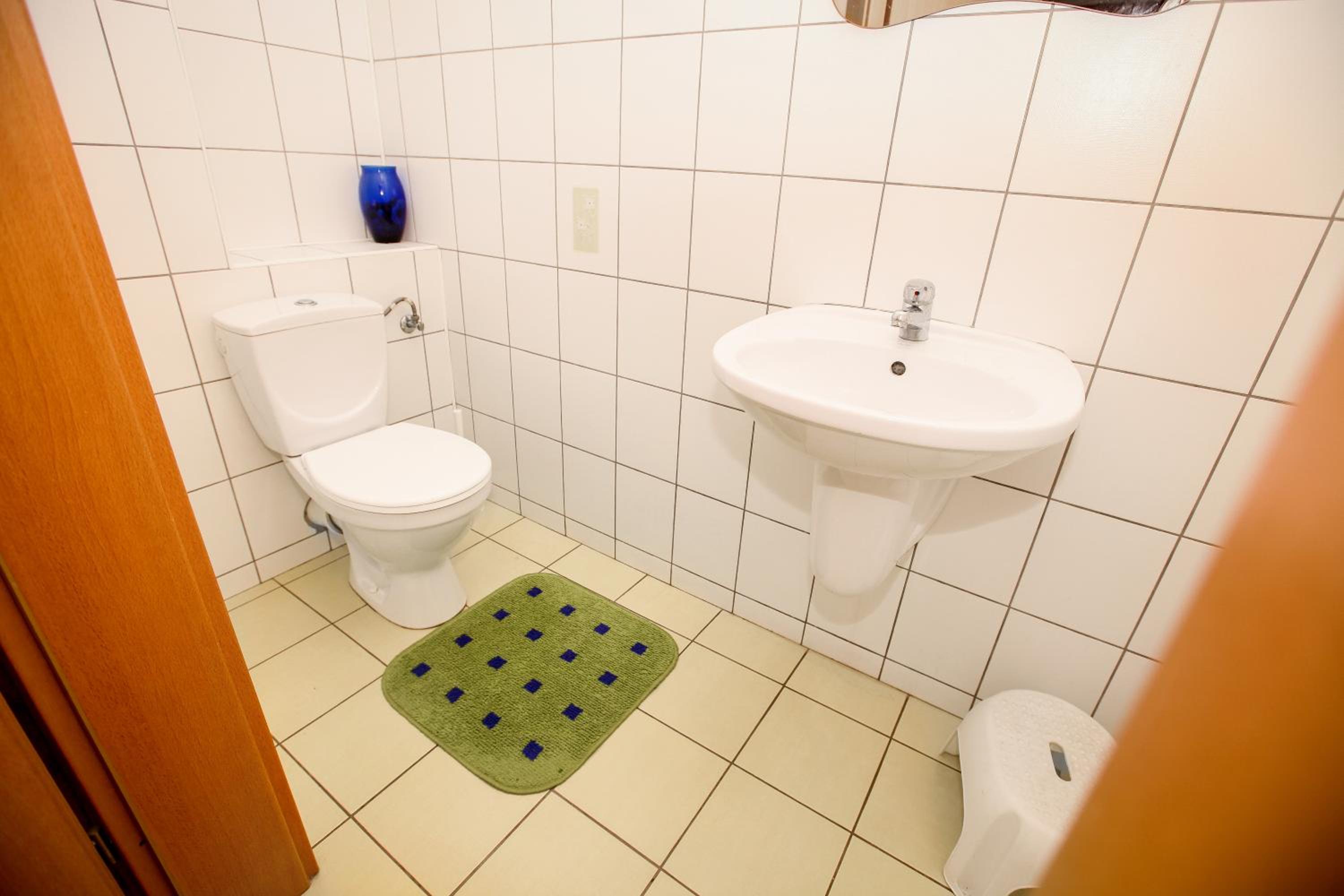 One-Bedroom Apartment - Photo 9