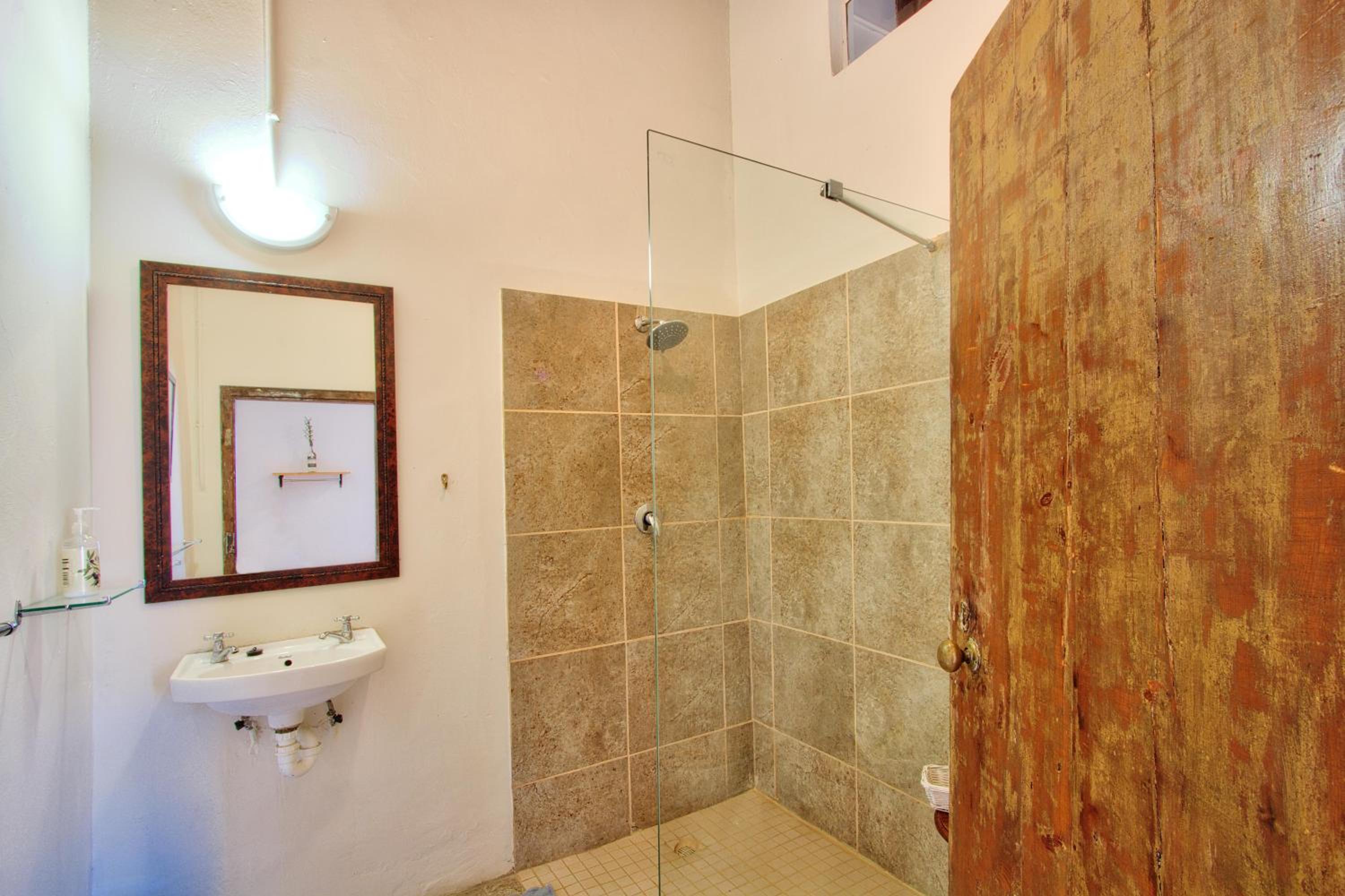 Two-Bedroom House - Photo 17