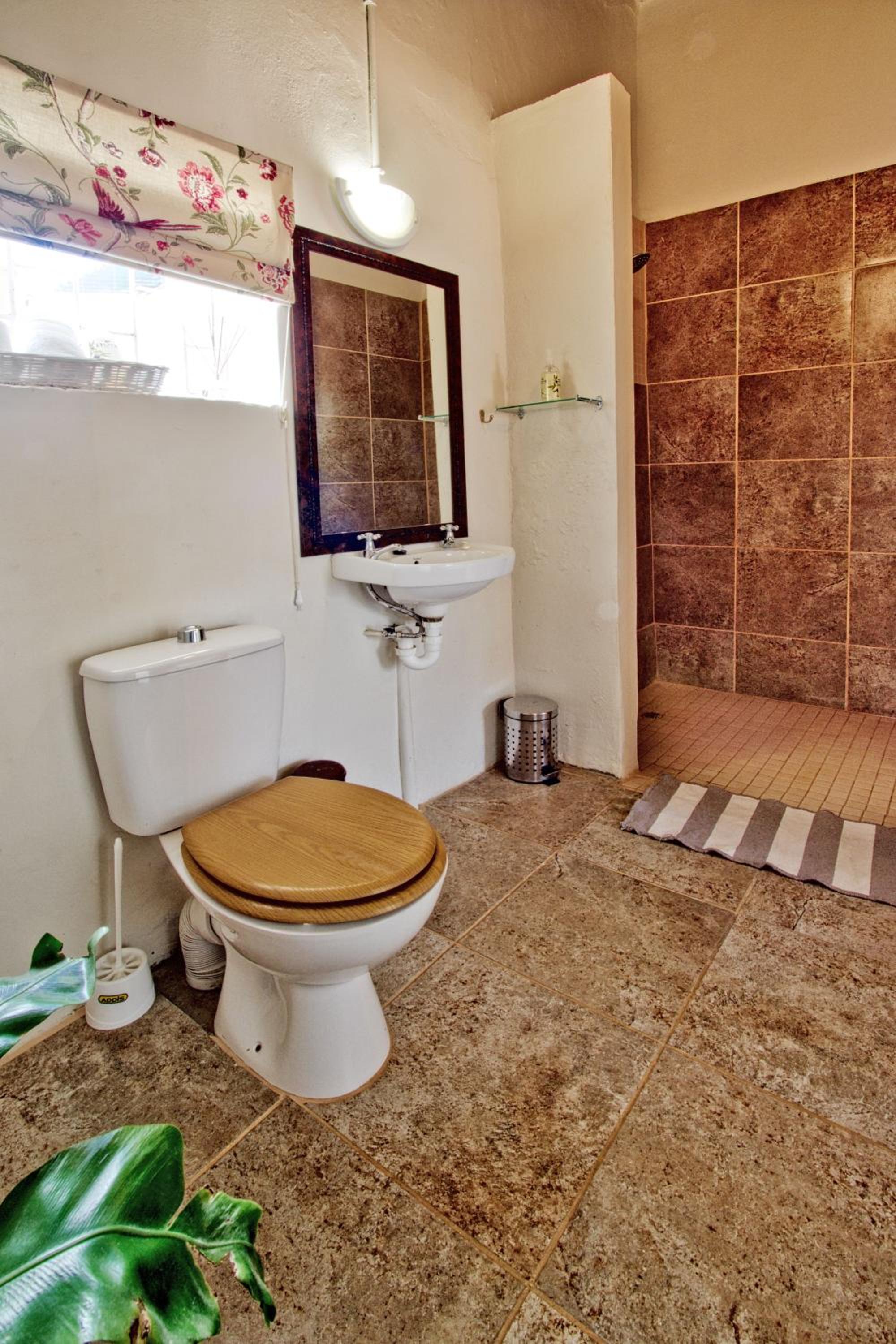 Two-Bedroom House - Photo 15