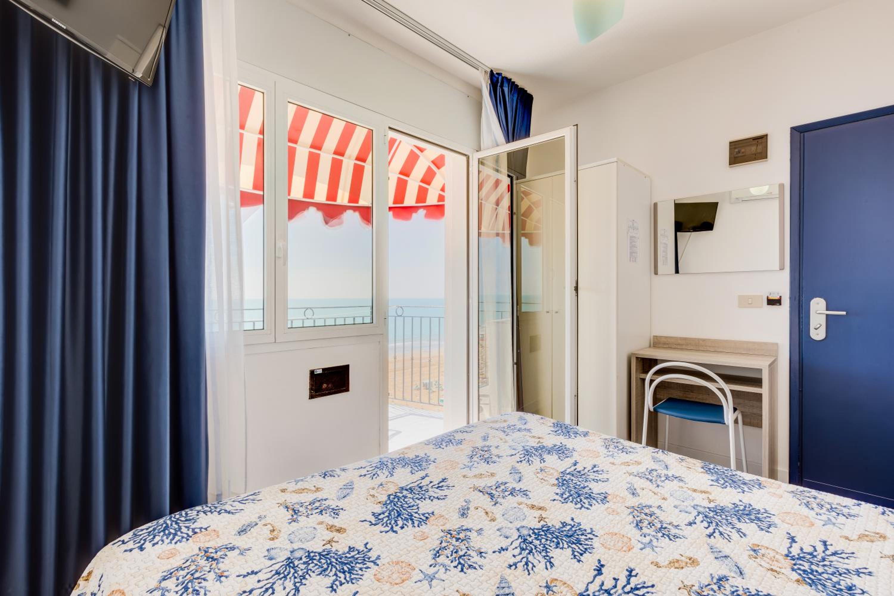 Family Room with Balcony and Sea View