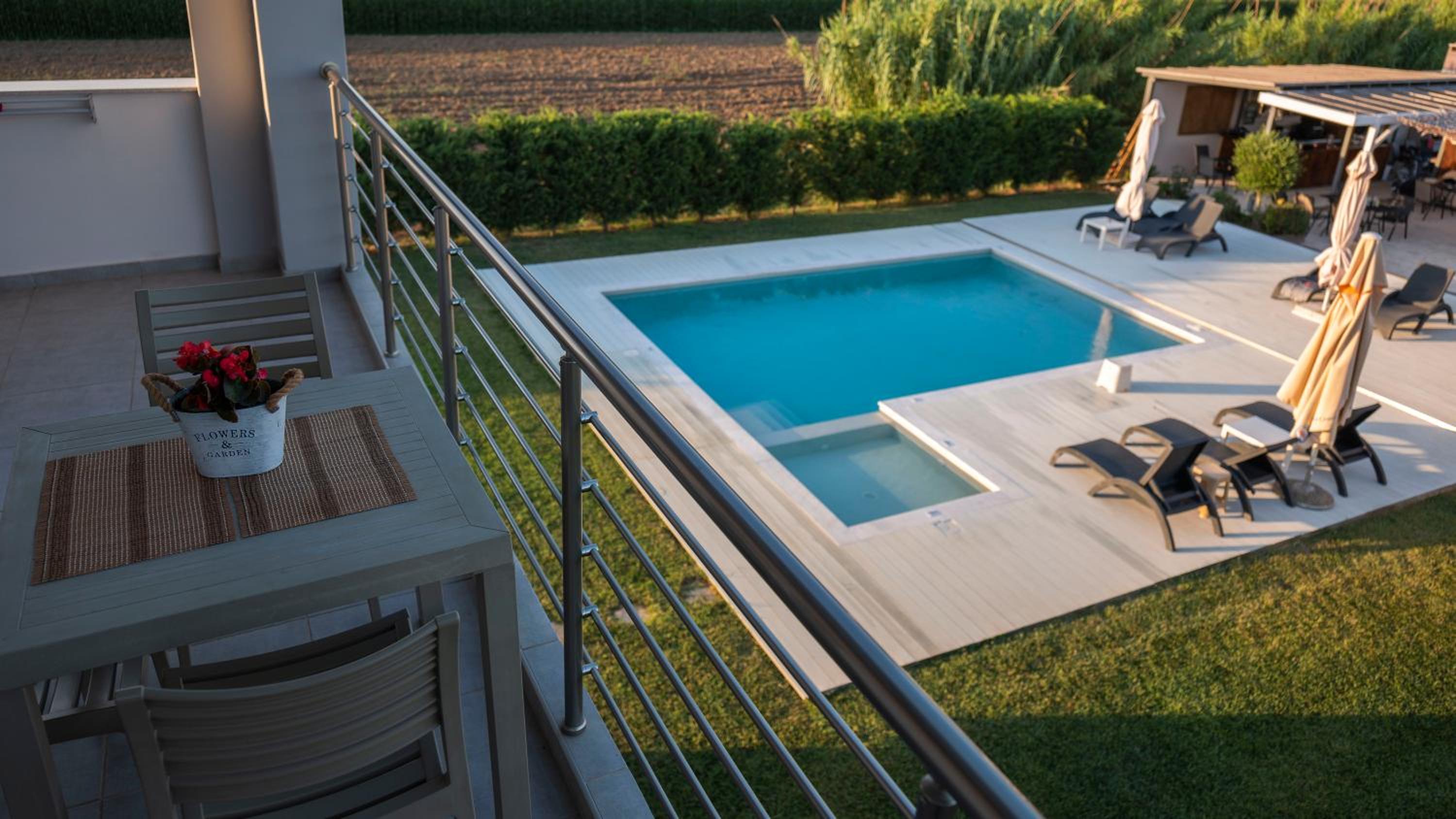 Deluxe King Studio - Photo 9