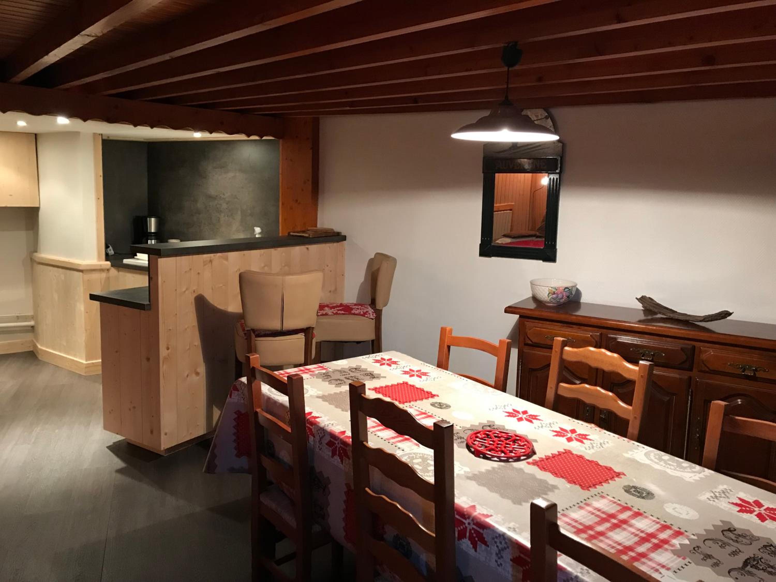 Two-Bedroom Apartment (7 Adults) with connecting rooms photo 2