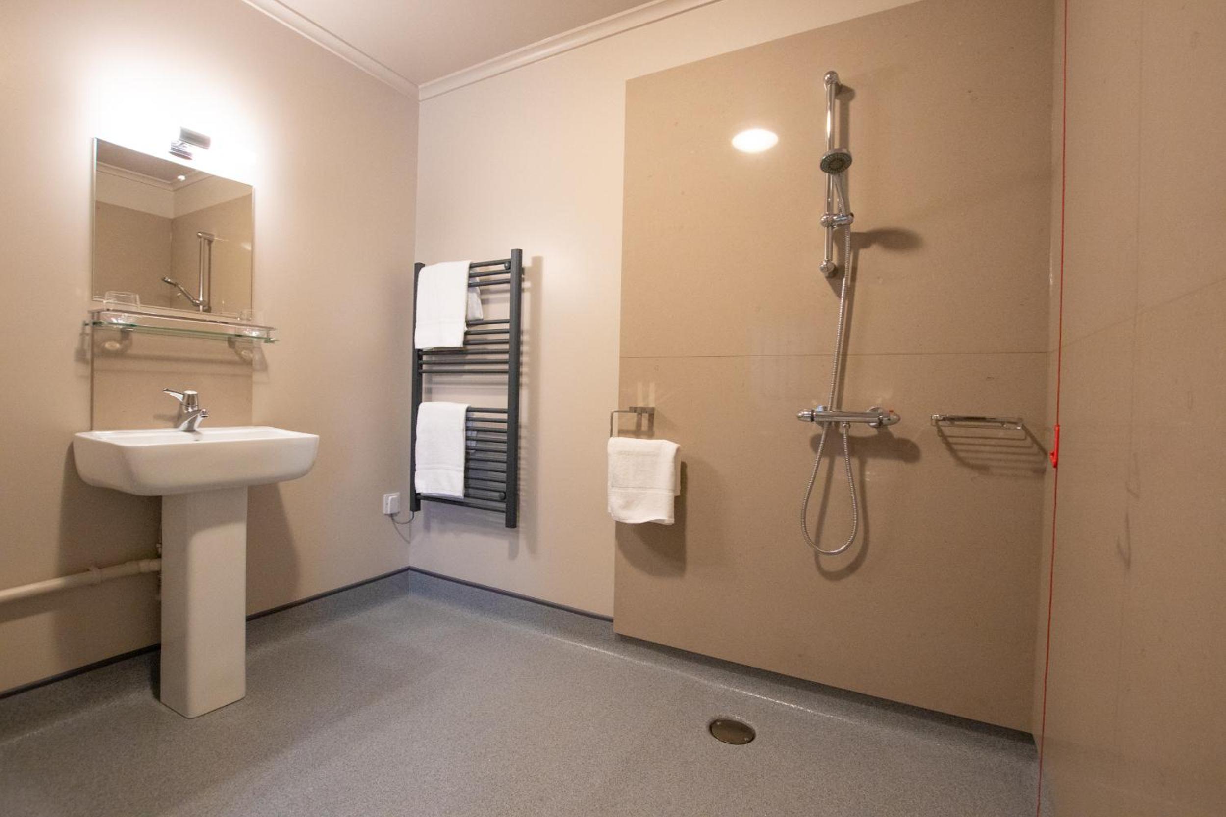 Twin Room - Photo 2