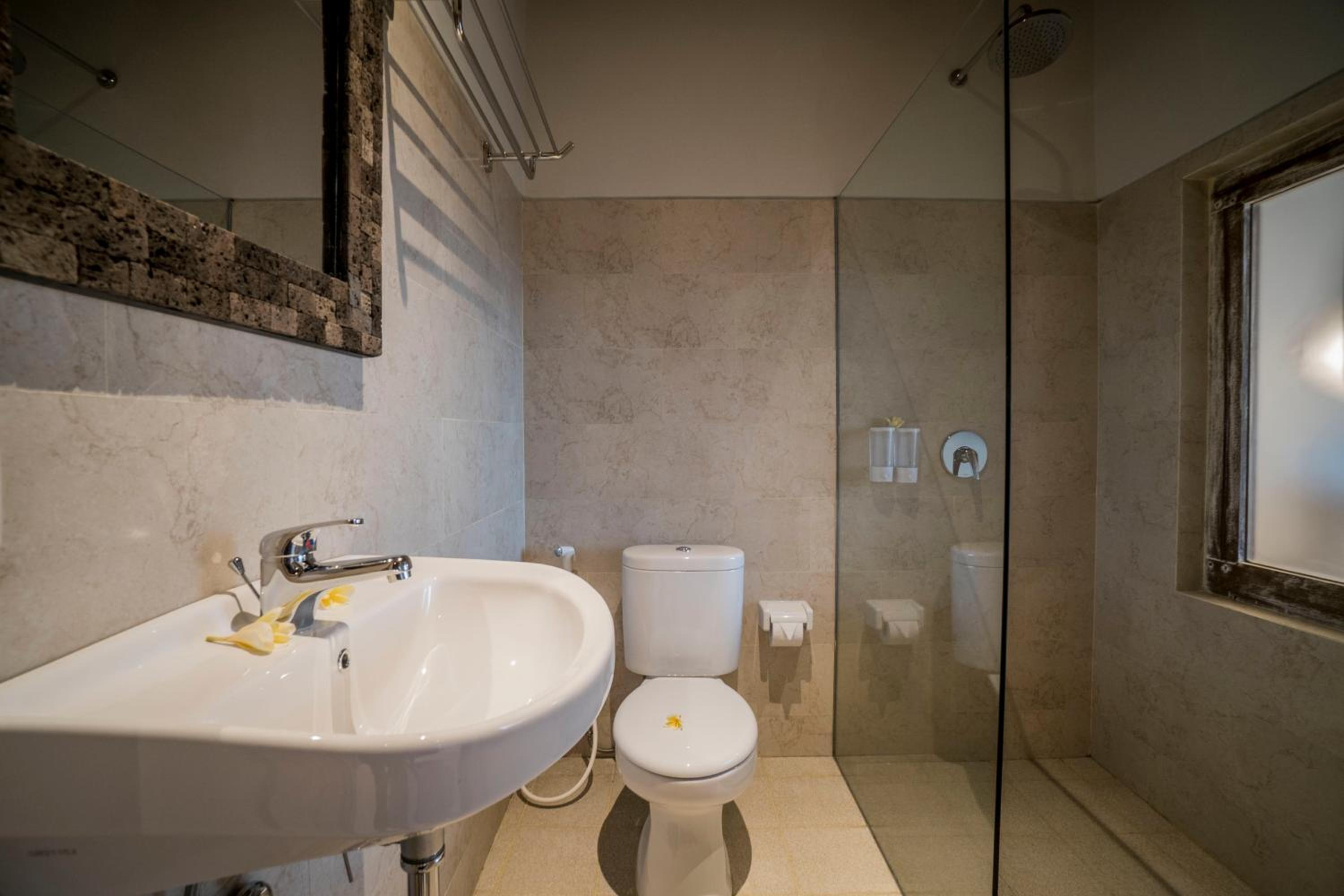 Deluxe Double or Twin Room with Balcony - Photo 9