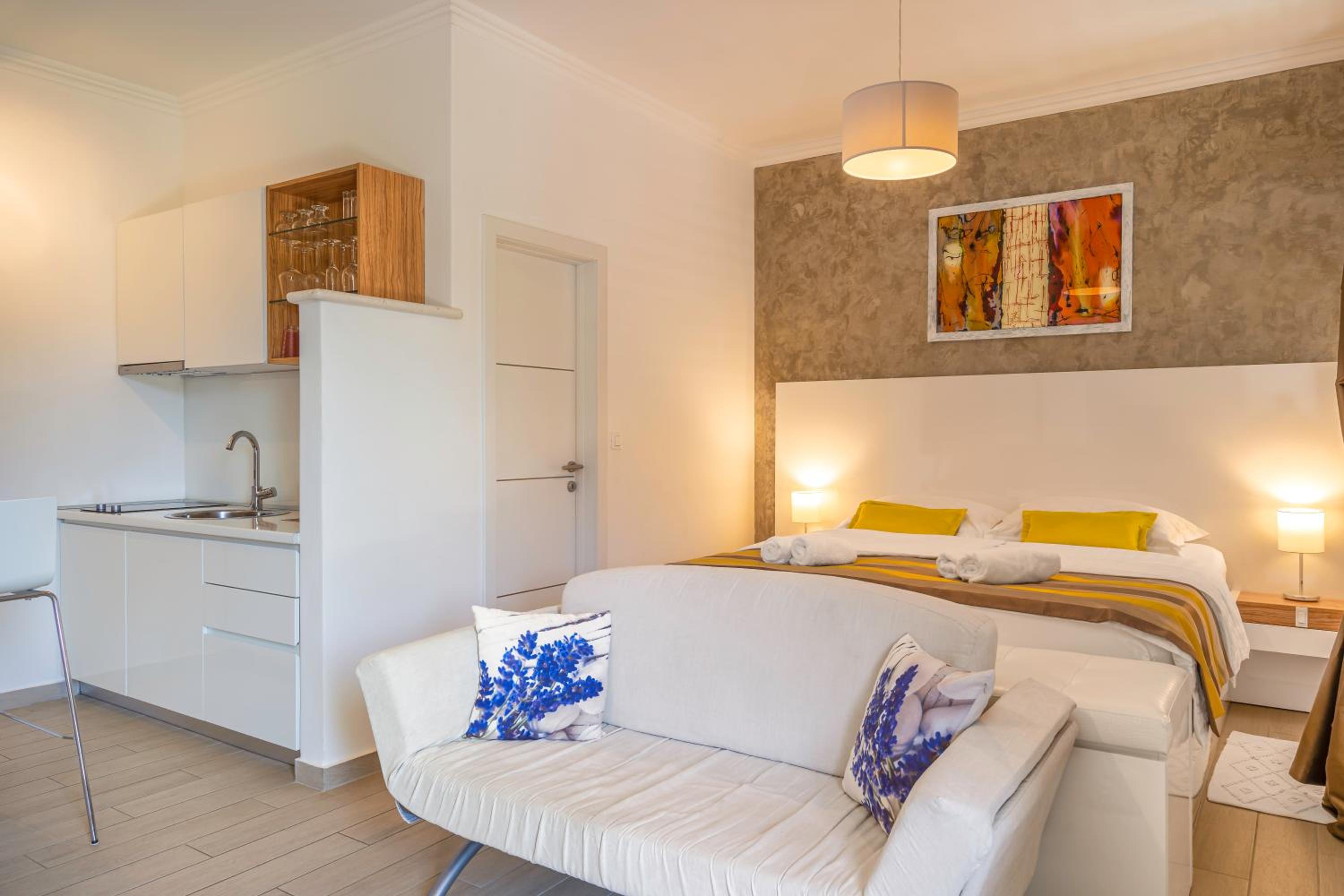 Studio Apartment photo 1