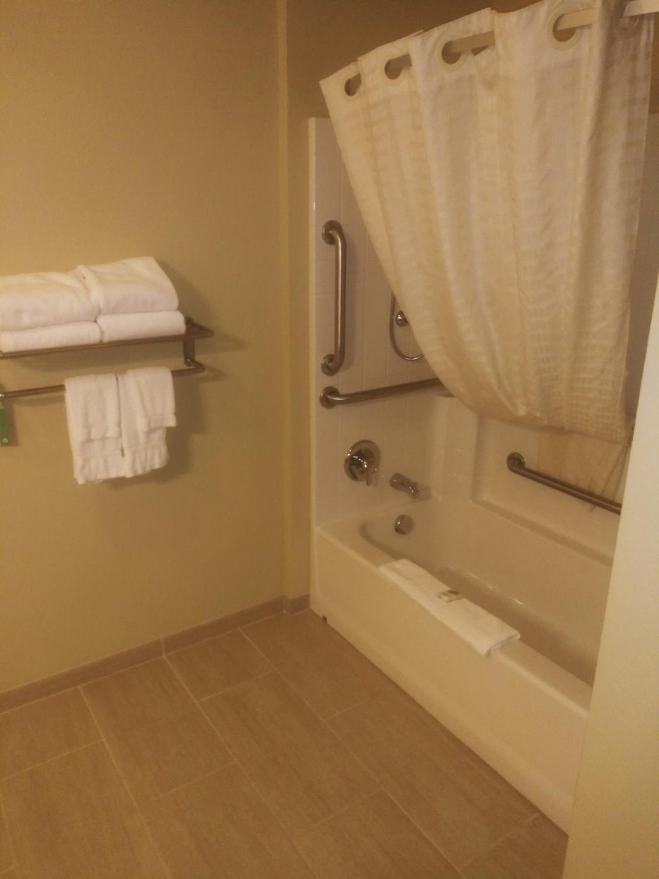 Queen Room - Disability Access photo 3
