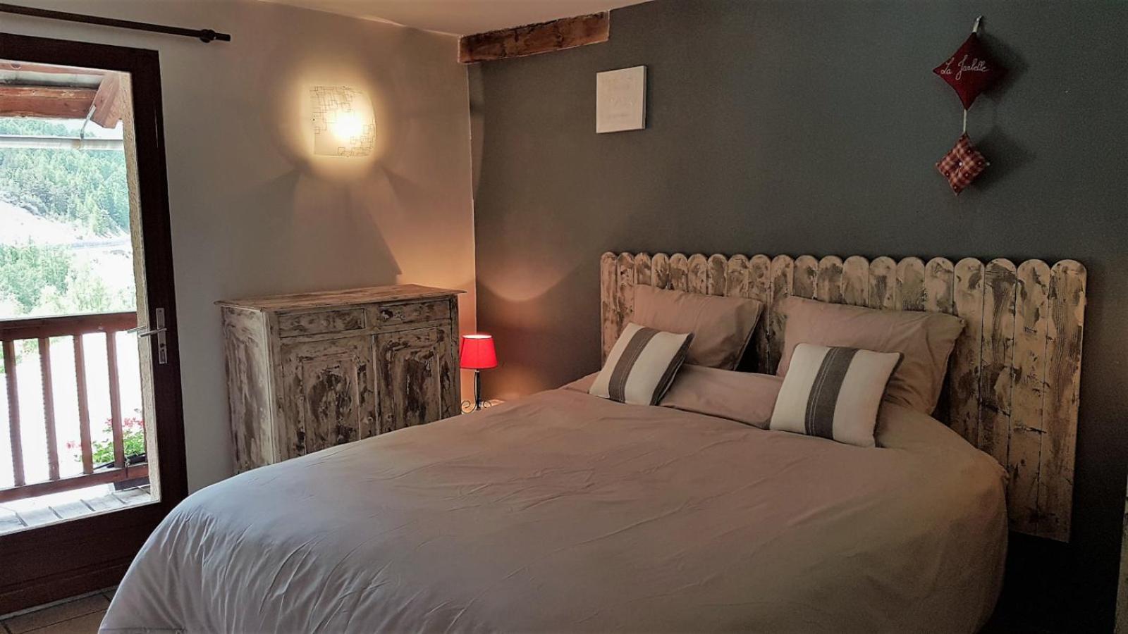 Double or Twin Room with Mountain View photo 1