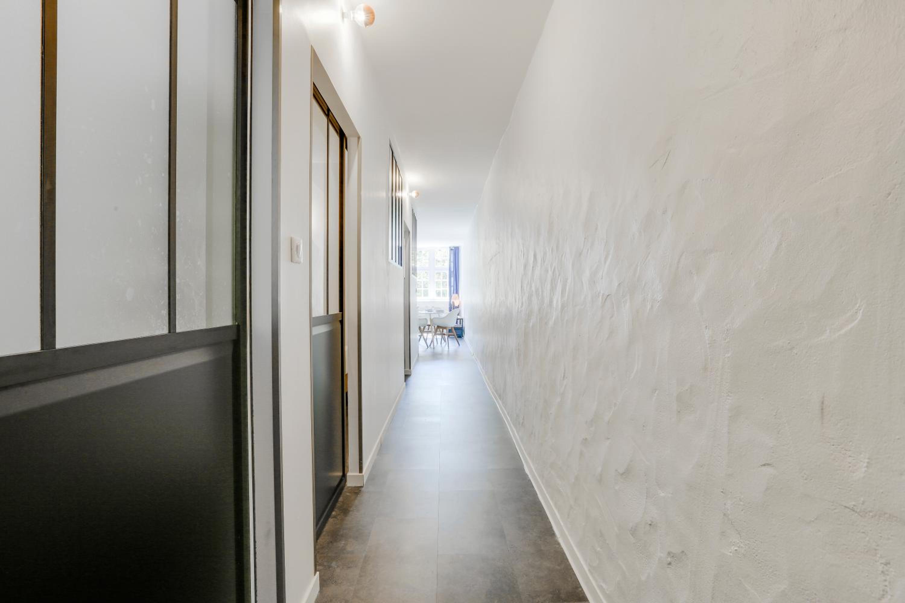 Two-Bedroom Apartment - Photo 2