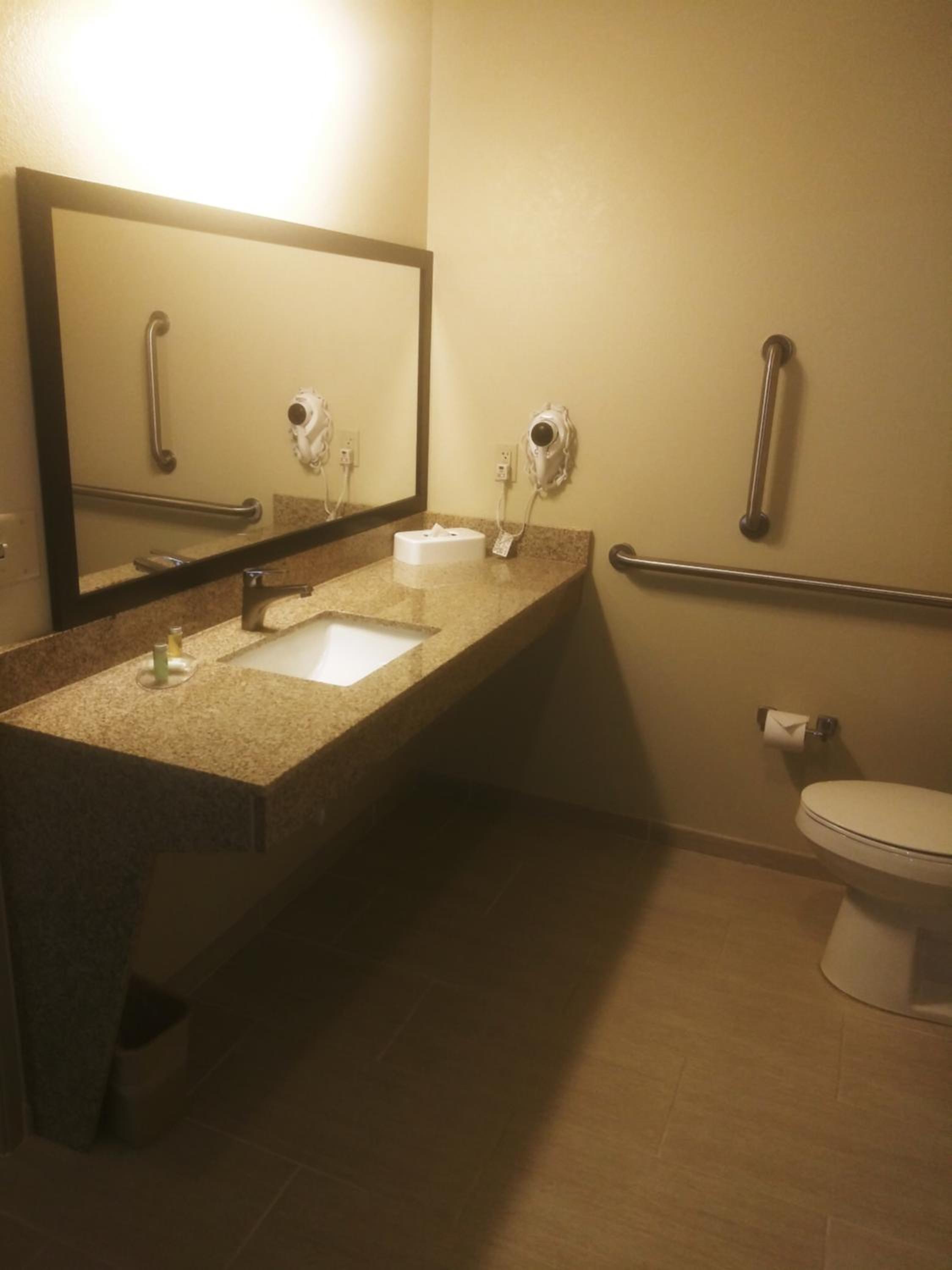 Queen Room - Disability Access photo 2