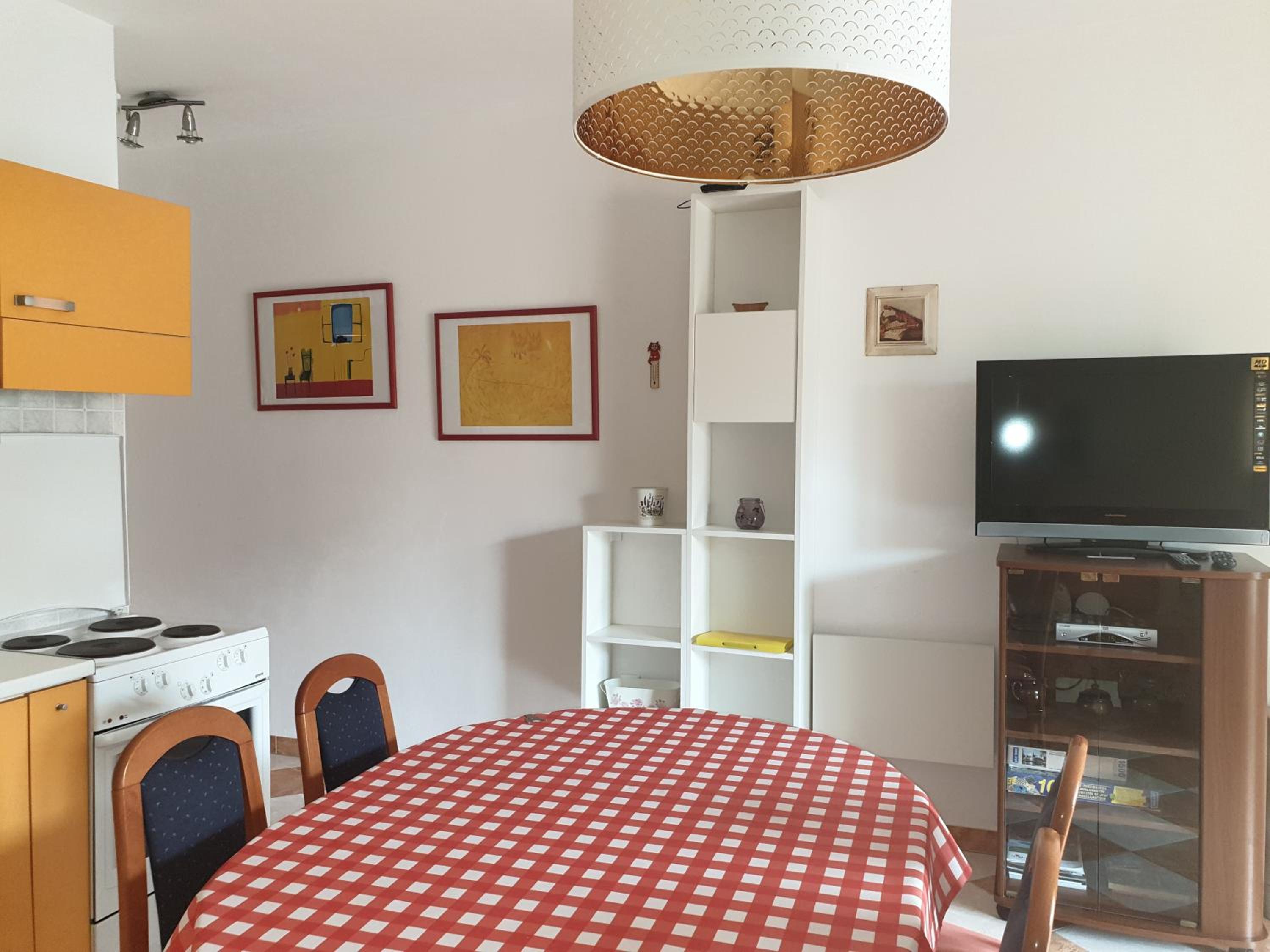 Two-Bedroom Apartment with Balcony - Photo 24