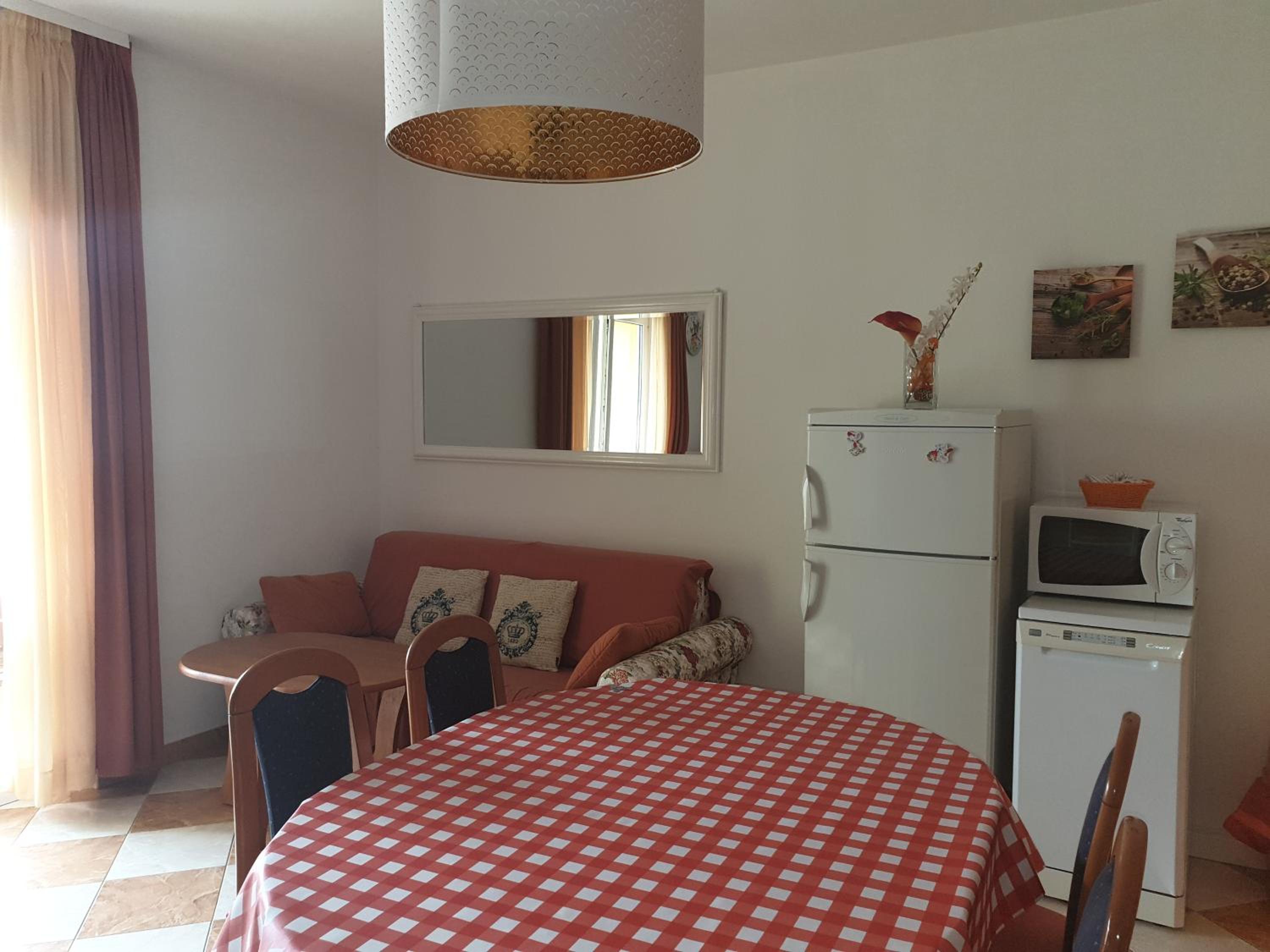 Two-Bedroom Apartment with Balcony - Photo 21
