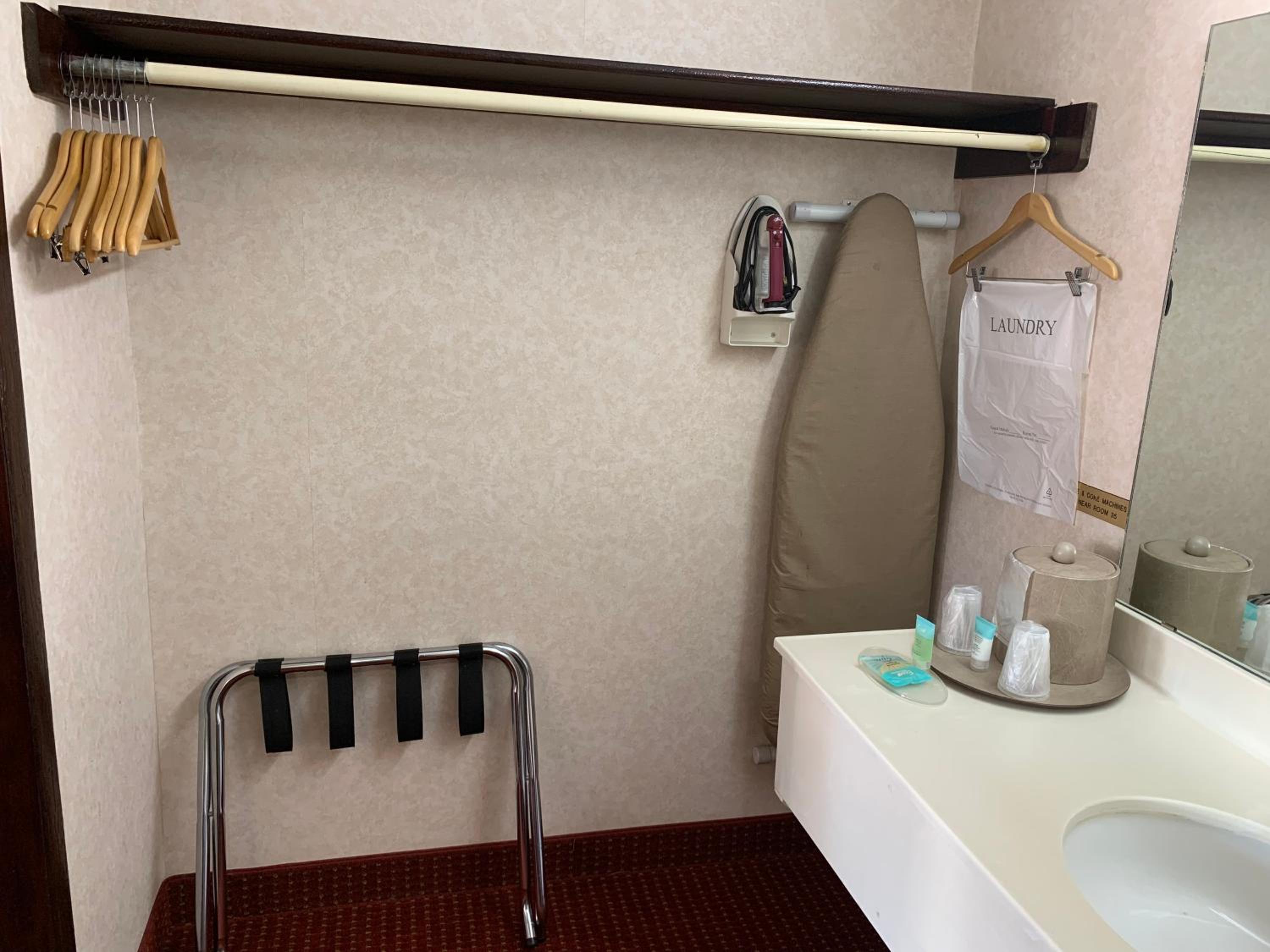 Regency Inn, Bilde 2