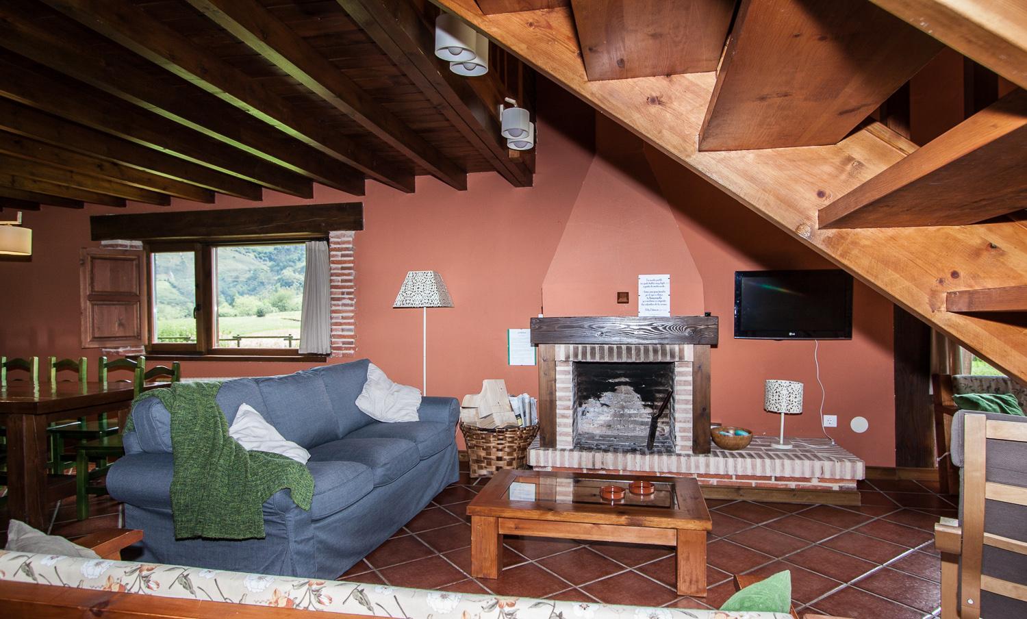 Five-Bedroom House photo 2