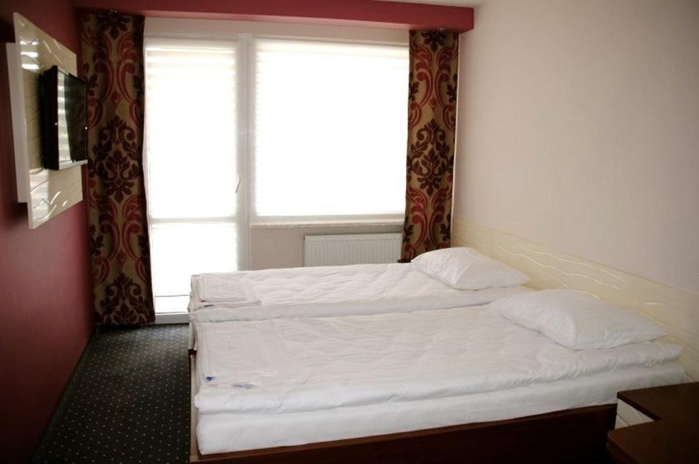 Twin Room - Photo 1