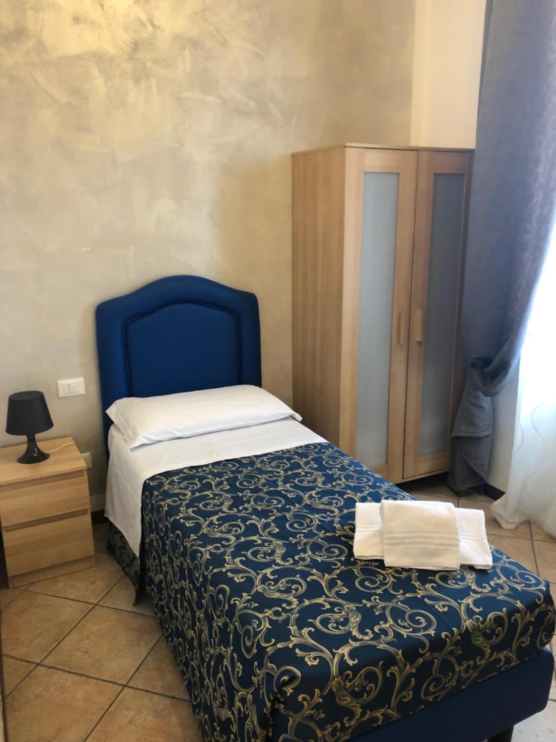 Single Room with Shared Bathroom photo 1