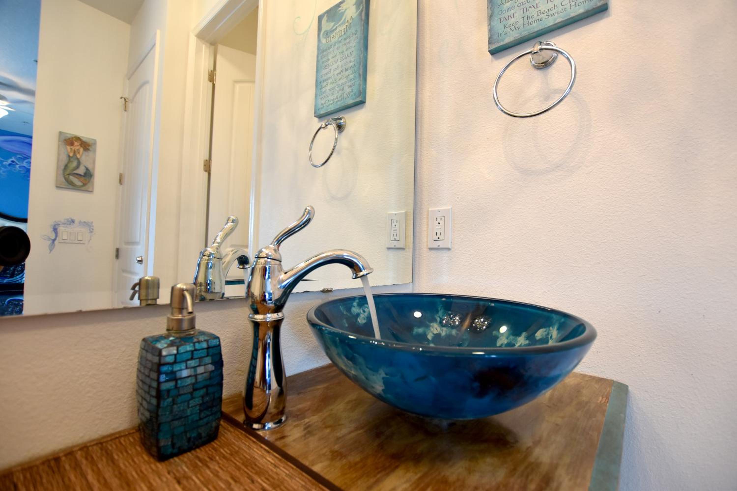 Mermaid King Suite photo 3