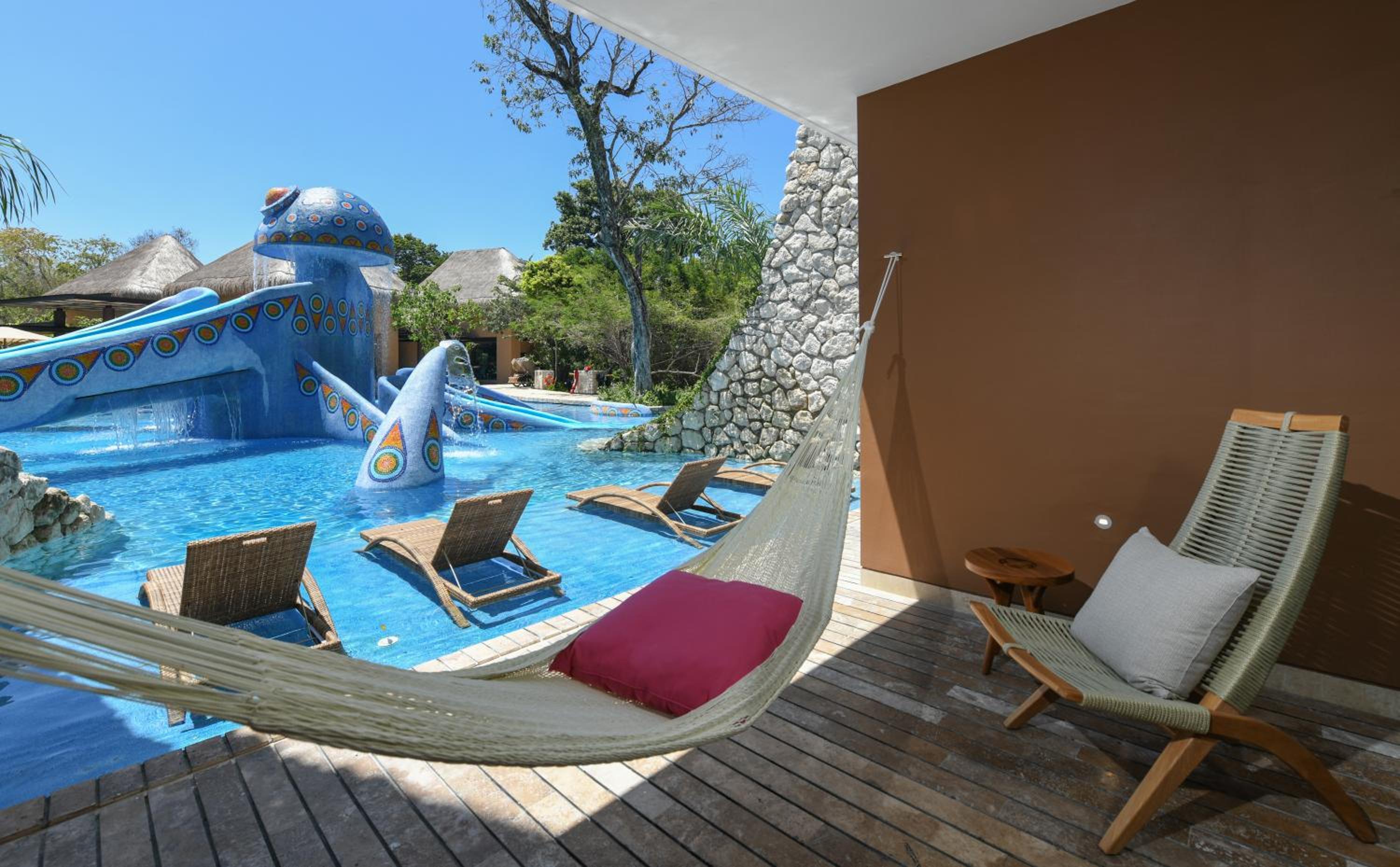 Swim Up Garden View