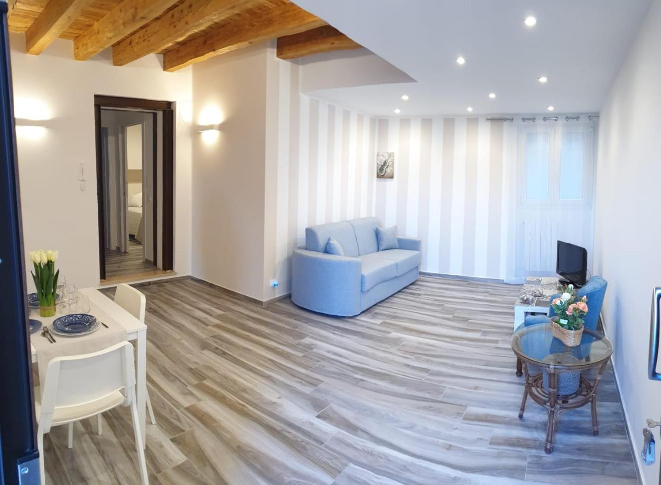 Double Room with Private Bathroom - Photo 3