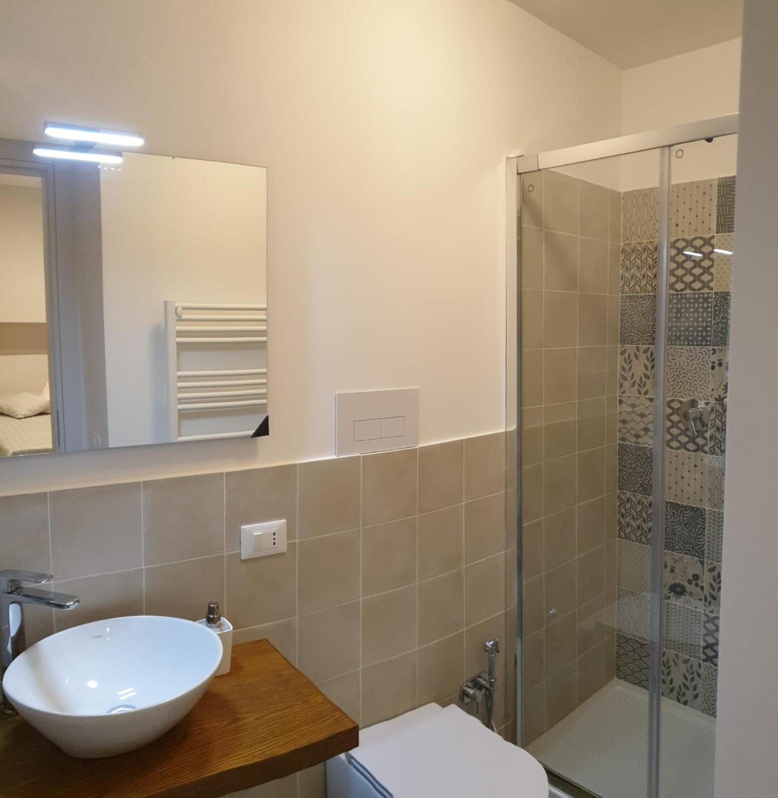Double Room with Private Bathroom - Photo 2