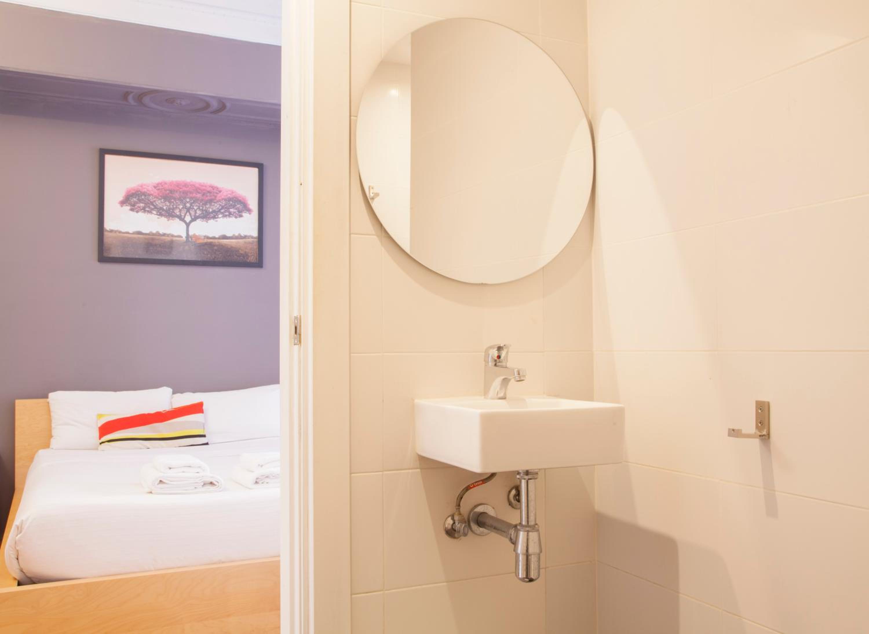 Triple Room with Private Bathroom photo 2