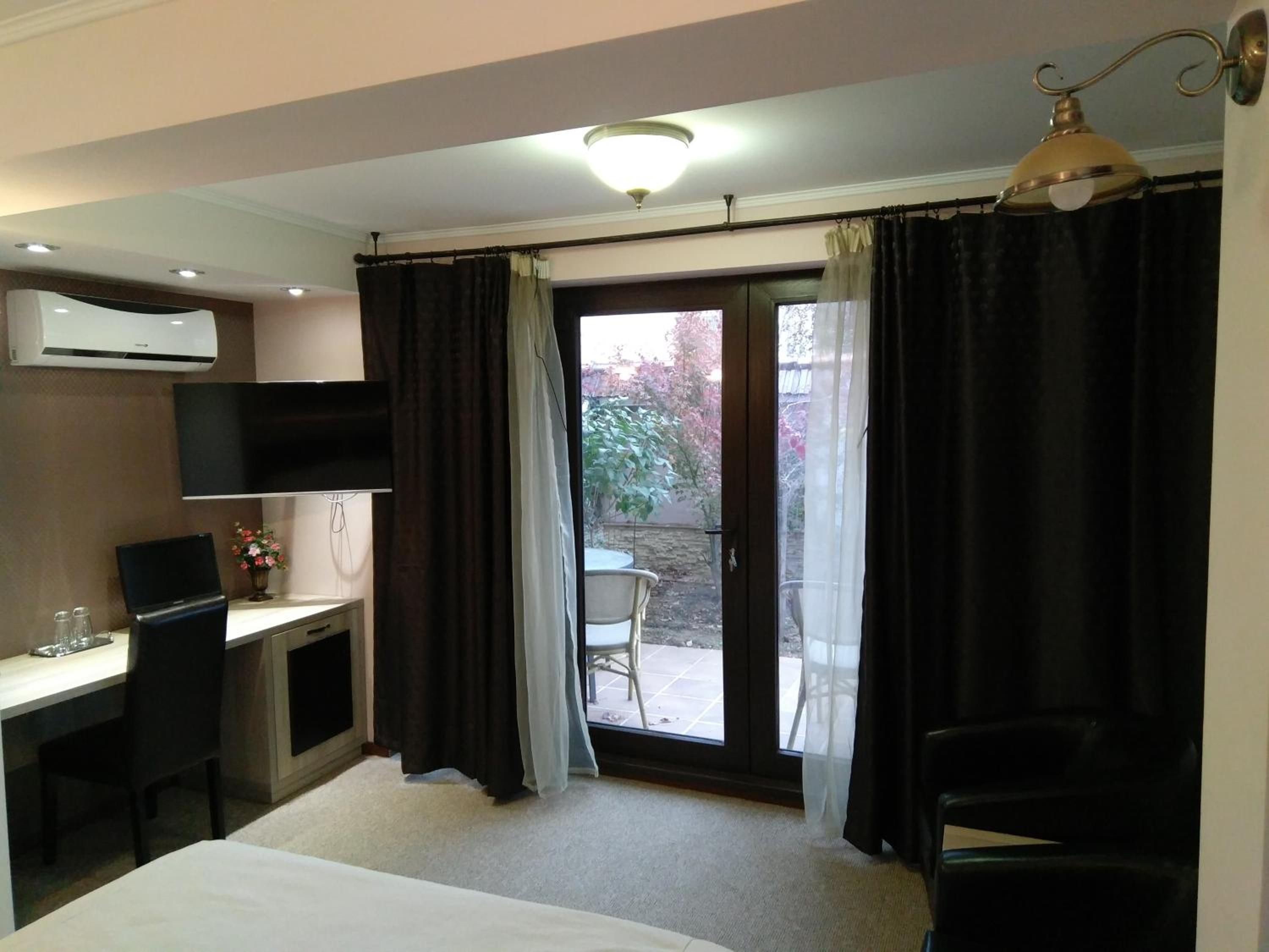 Double Room with Private Bathroom - Photo 5