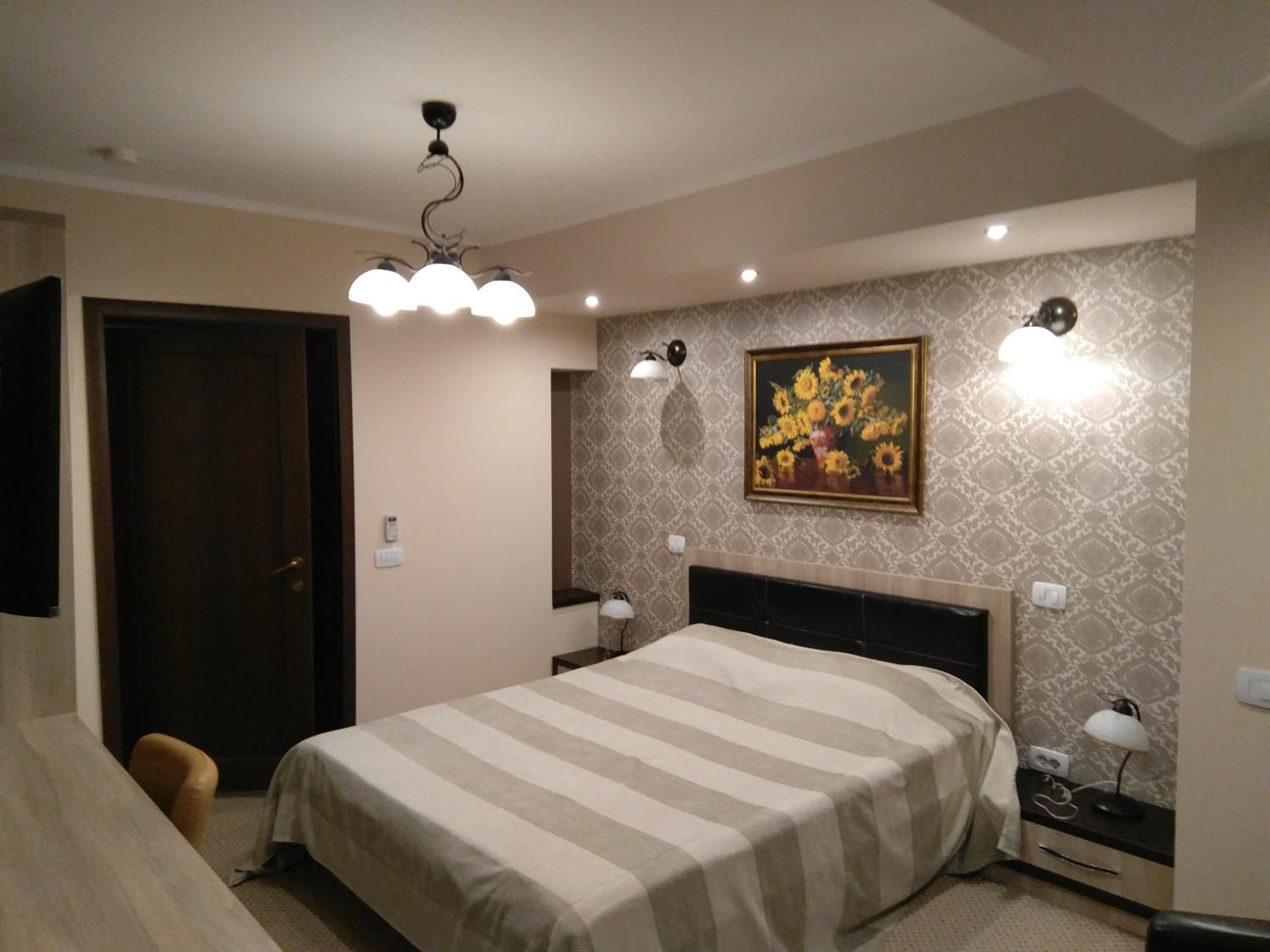 Double Room with Private Bathroom - Photo 8