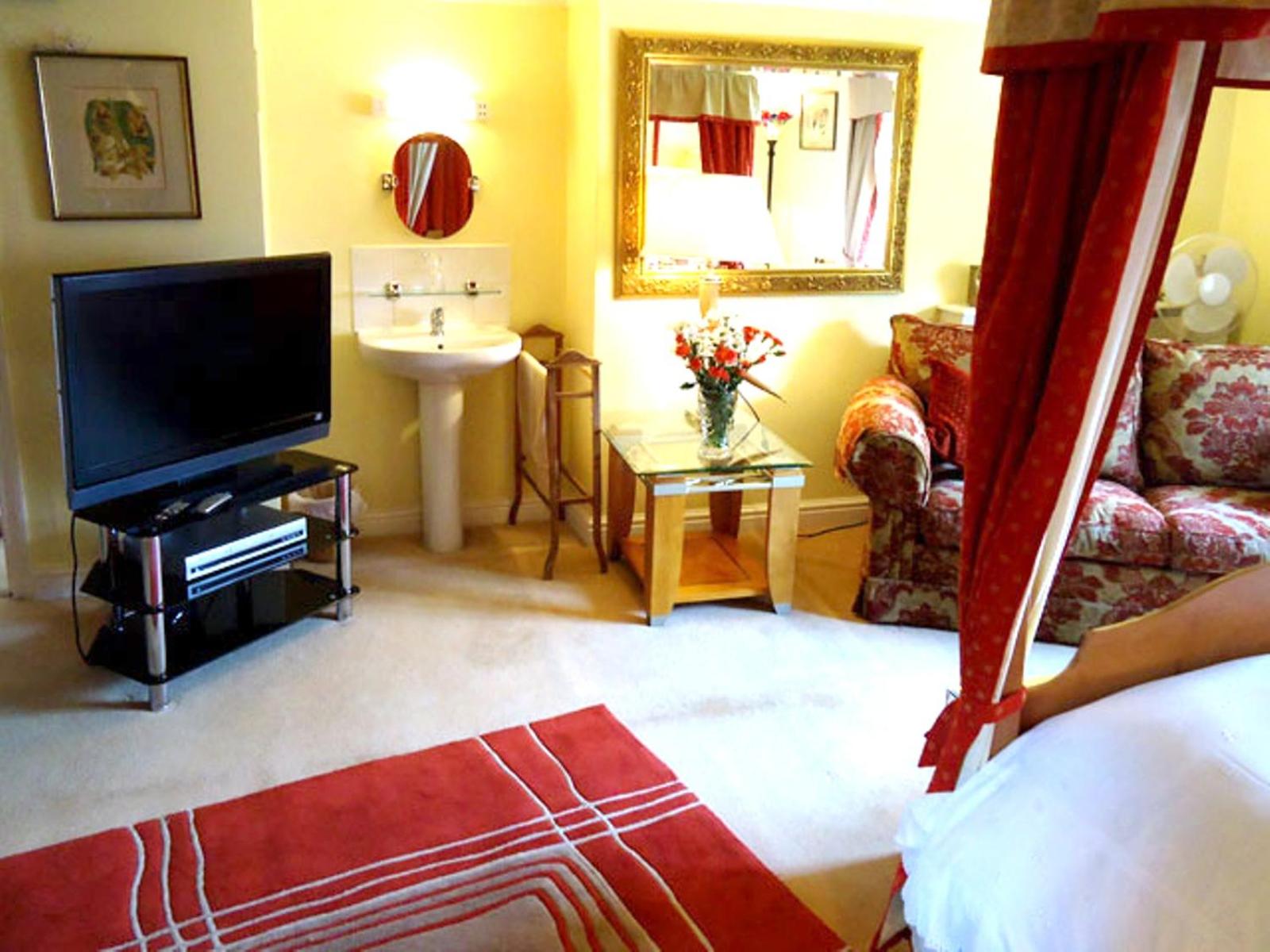 Superior King Suite - Photo 13