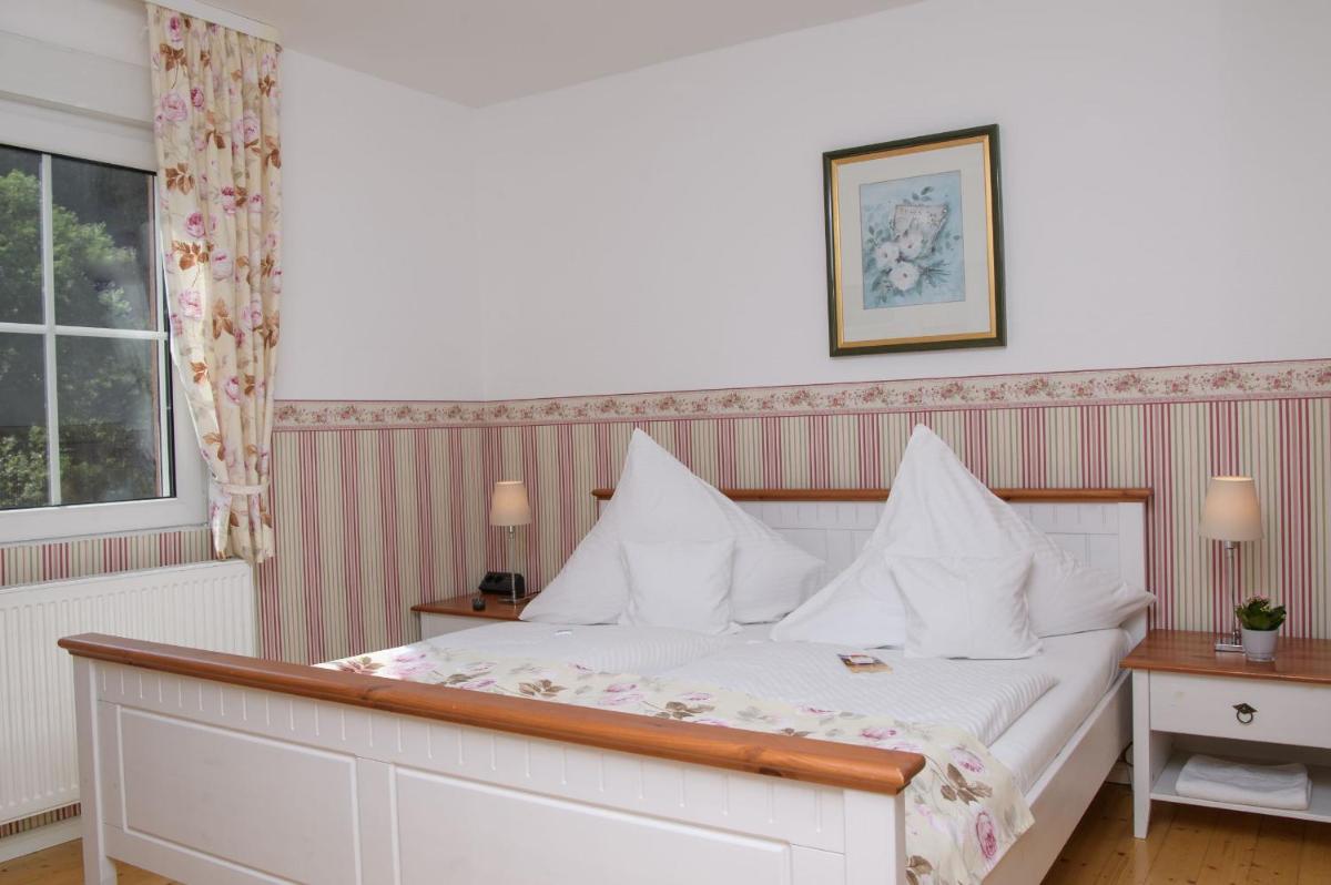 Double Room with Private Bathroom photo 2