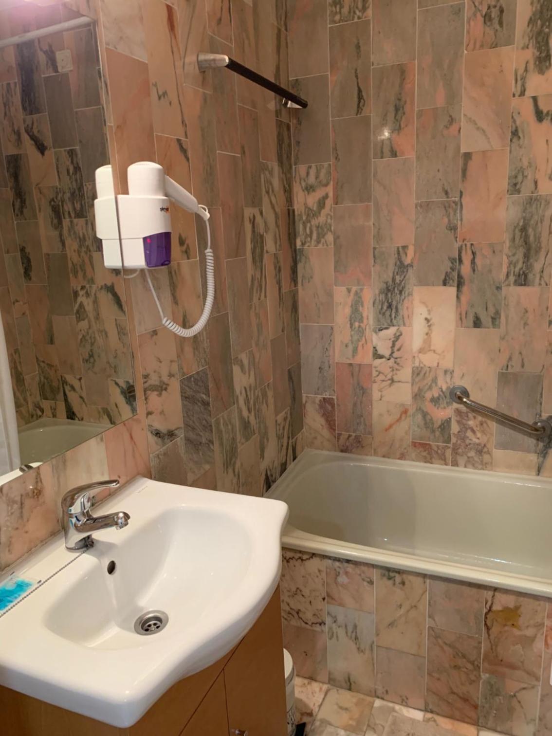 Superior One-Bedroom Apartment - Photo 7