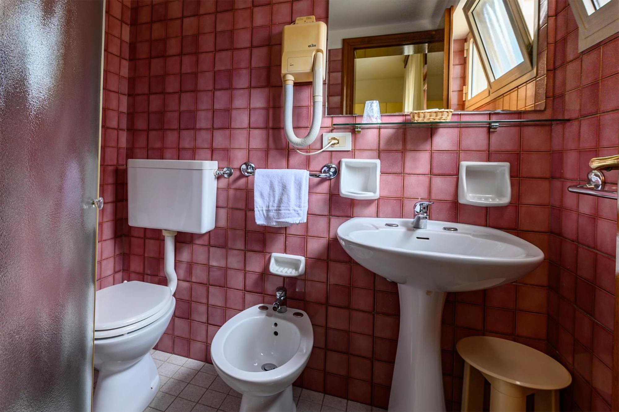 Triple Room - Photo 9