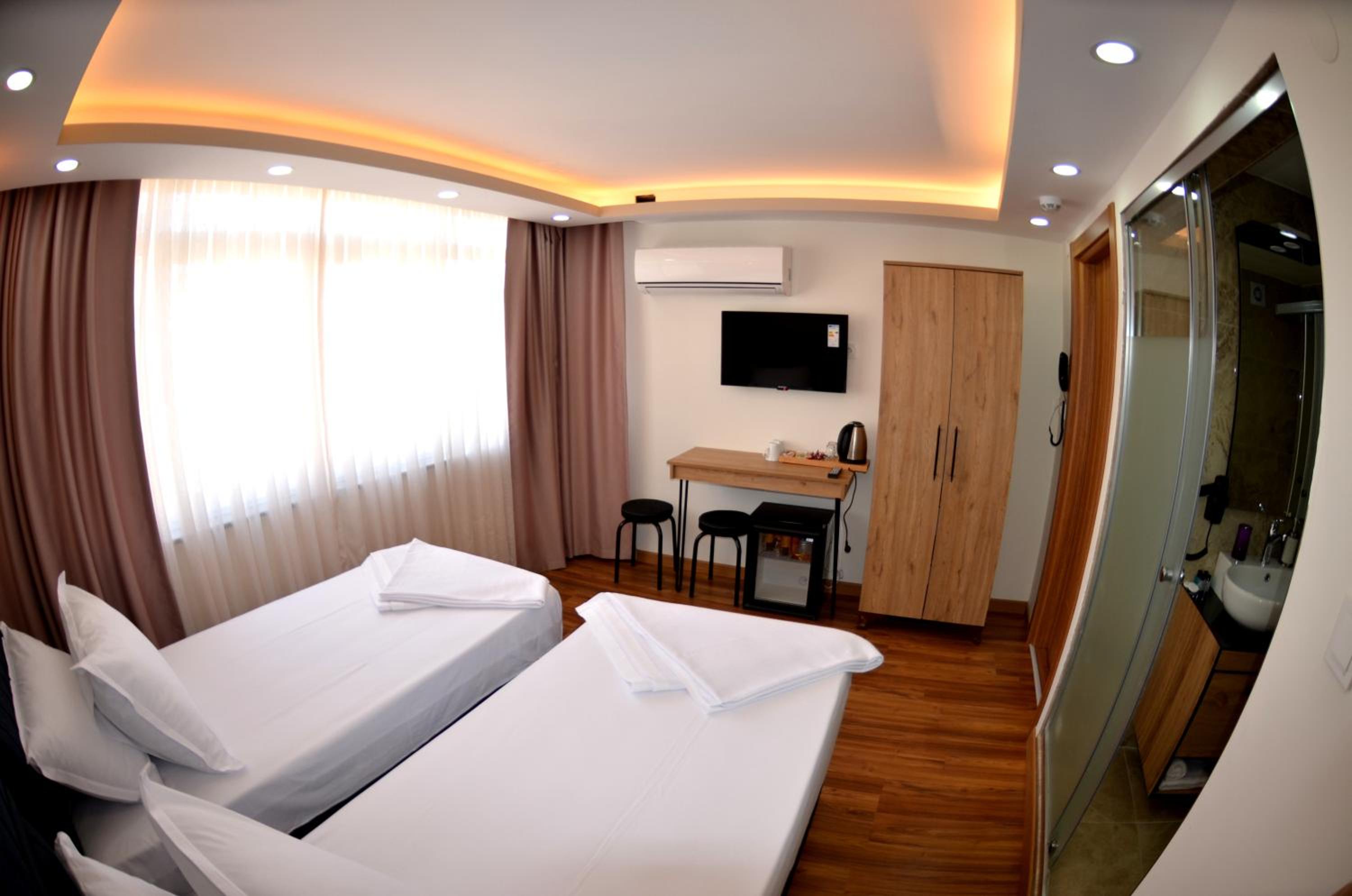 Standard Double or Twin Room photo 1