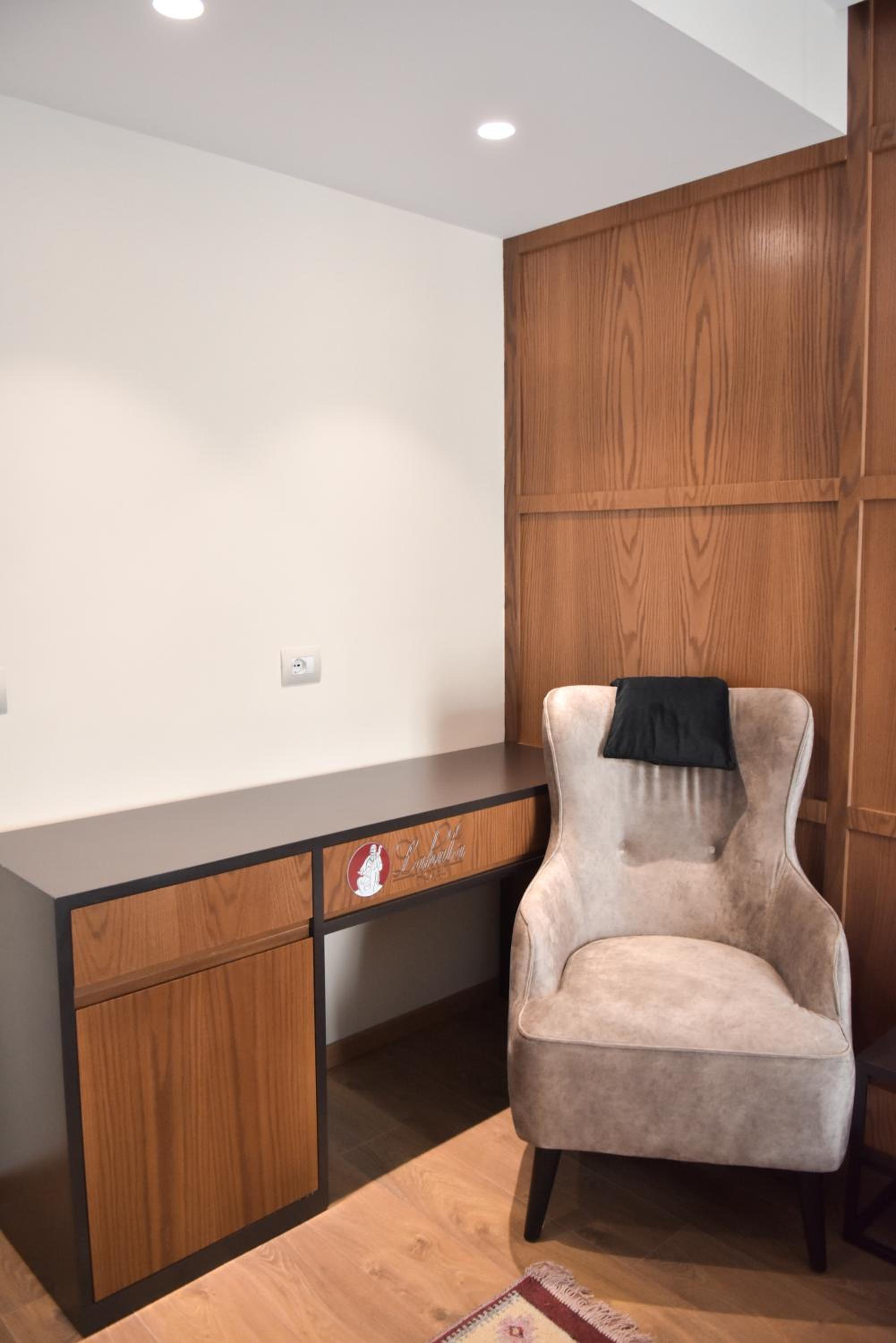 Deluxe Double or Twin Room photo 2