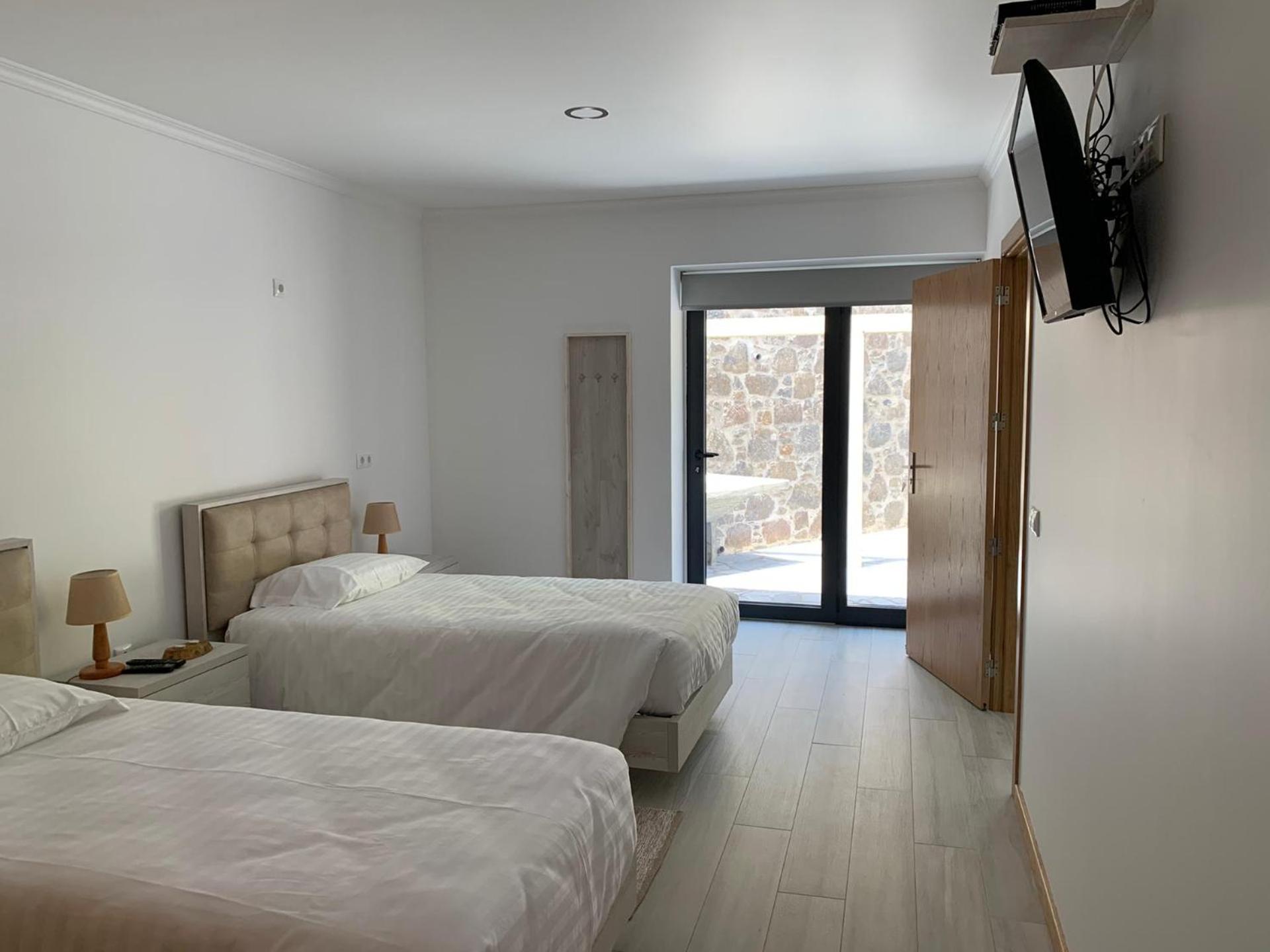 Double or Twin Room with Private Bathroom - Photo 4