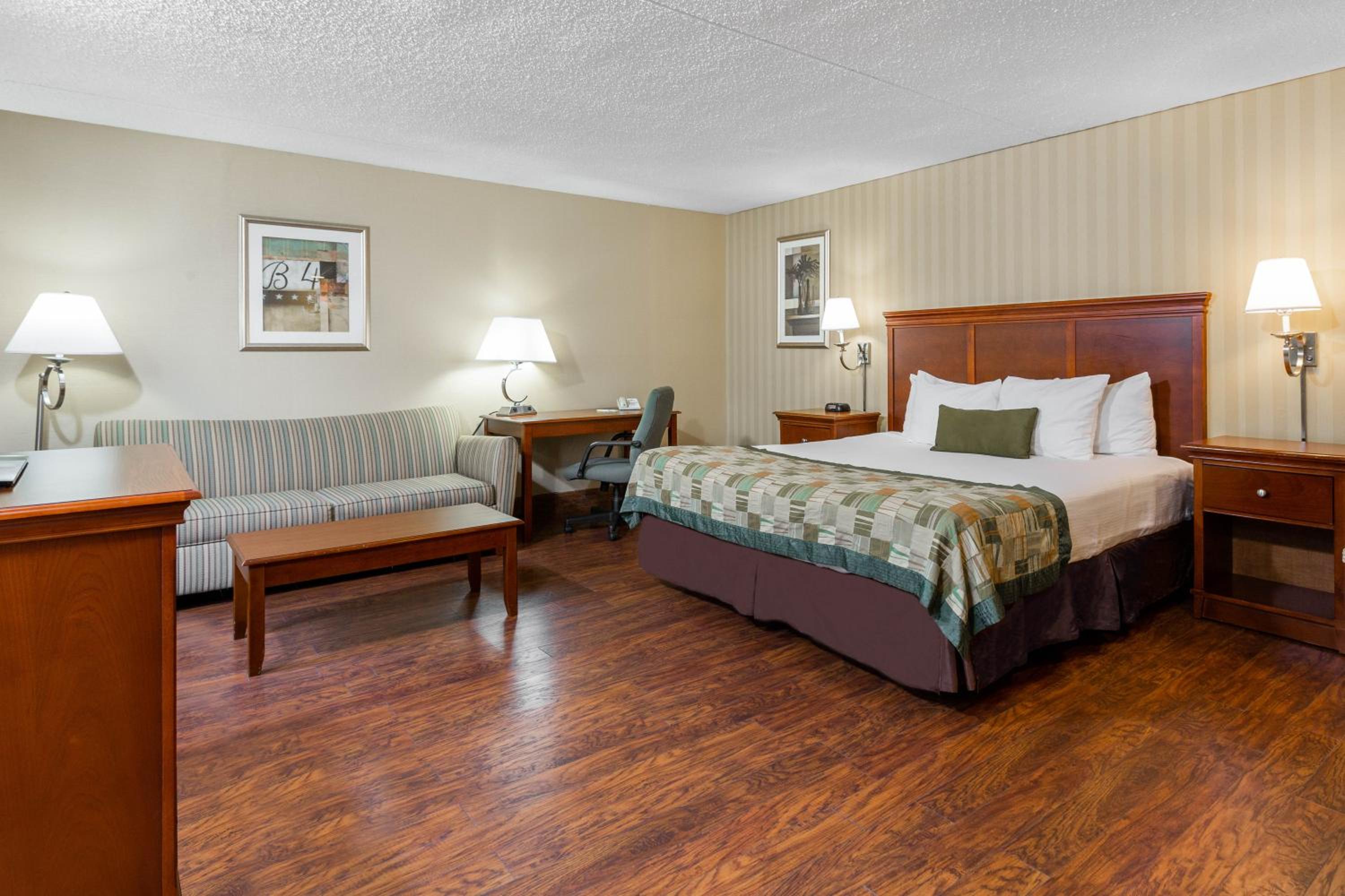 Deluxe King Room - Non-Smoking