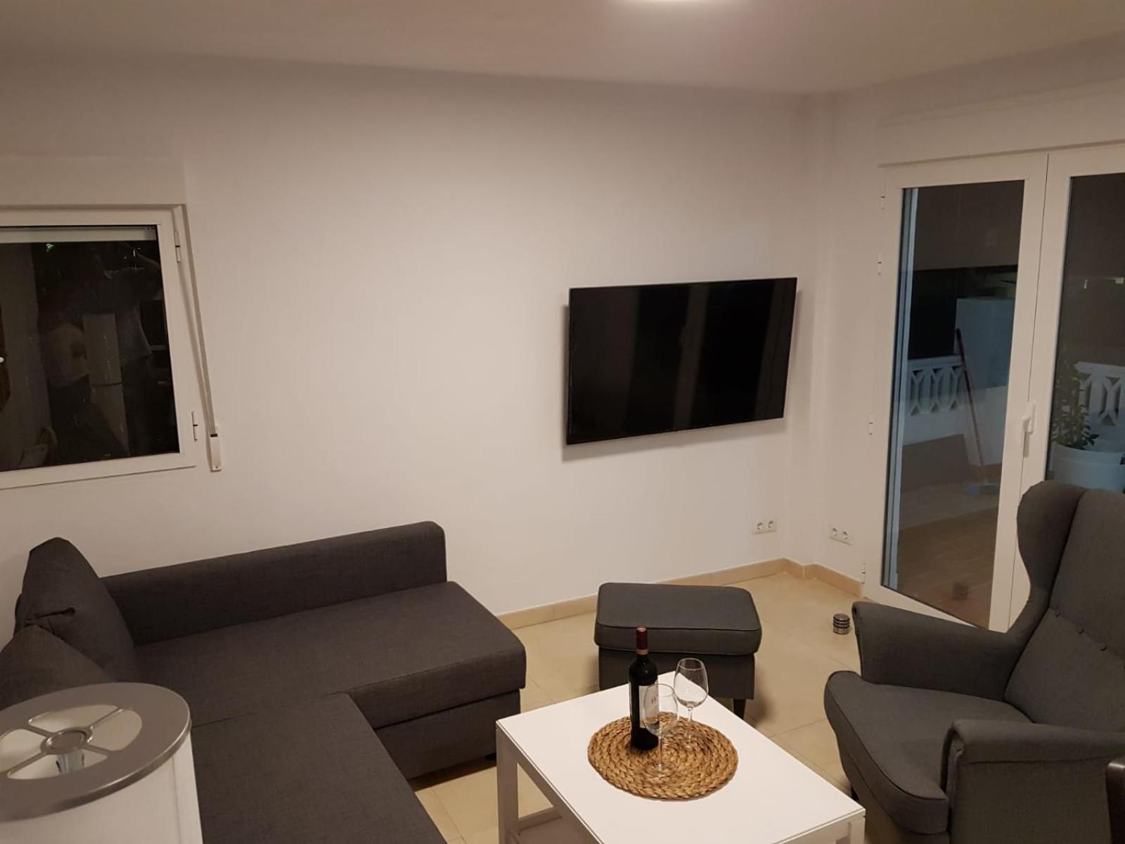 One-Bedroom Apartment photo 2
