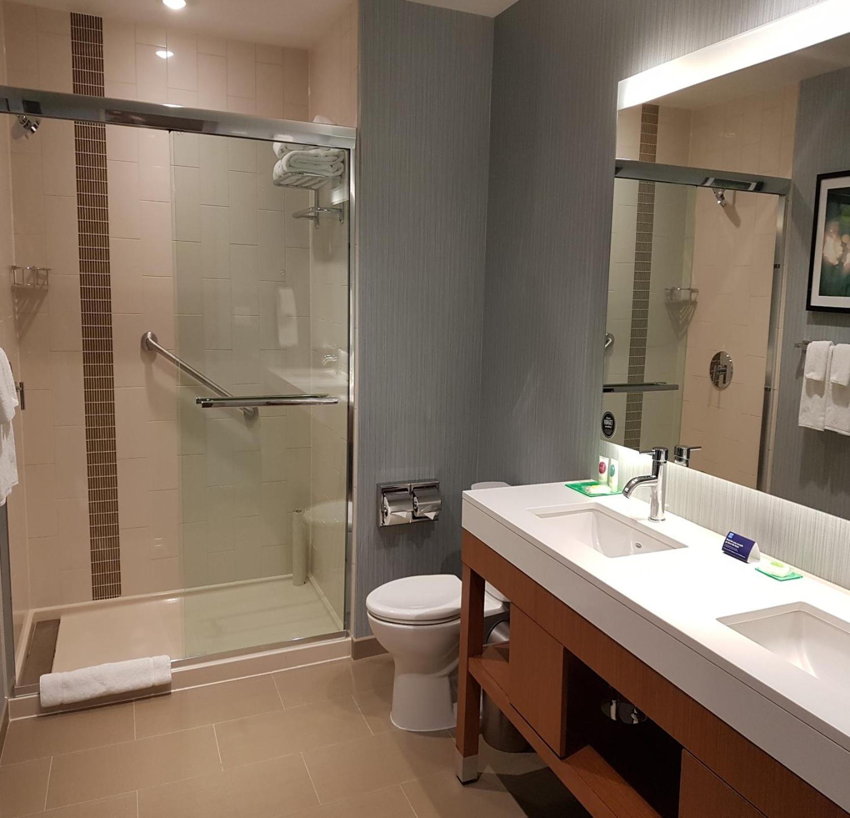 One-Bedroom King Suite - Photo 3