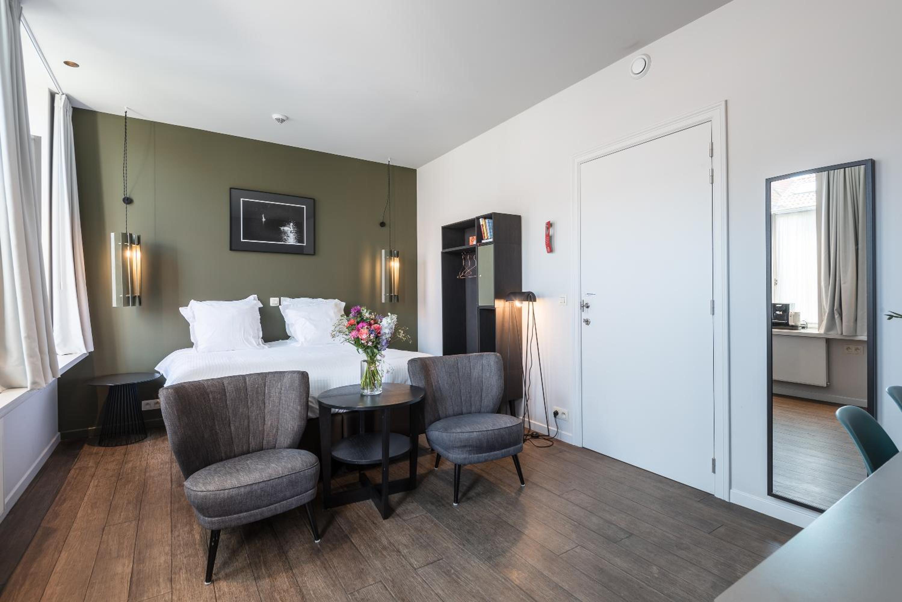Room with Kingsize Bed and Garden View