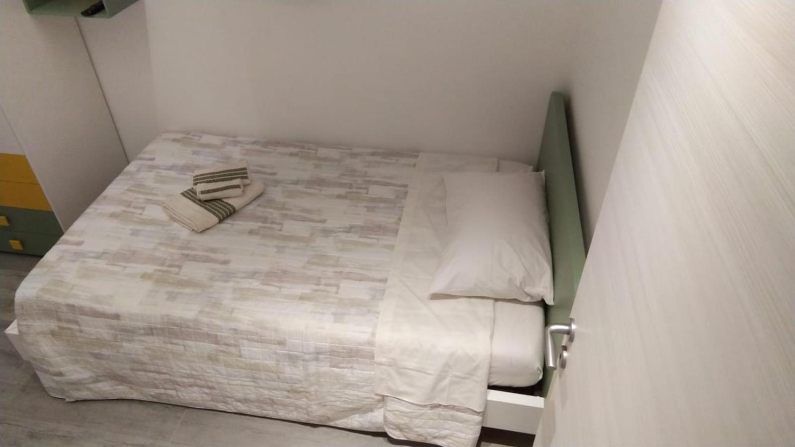 Single Room with Private External Bathroom photo 1